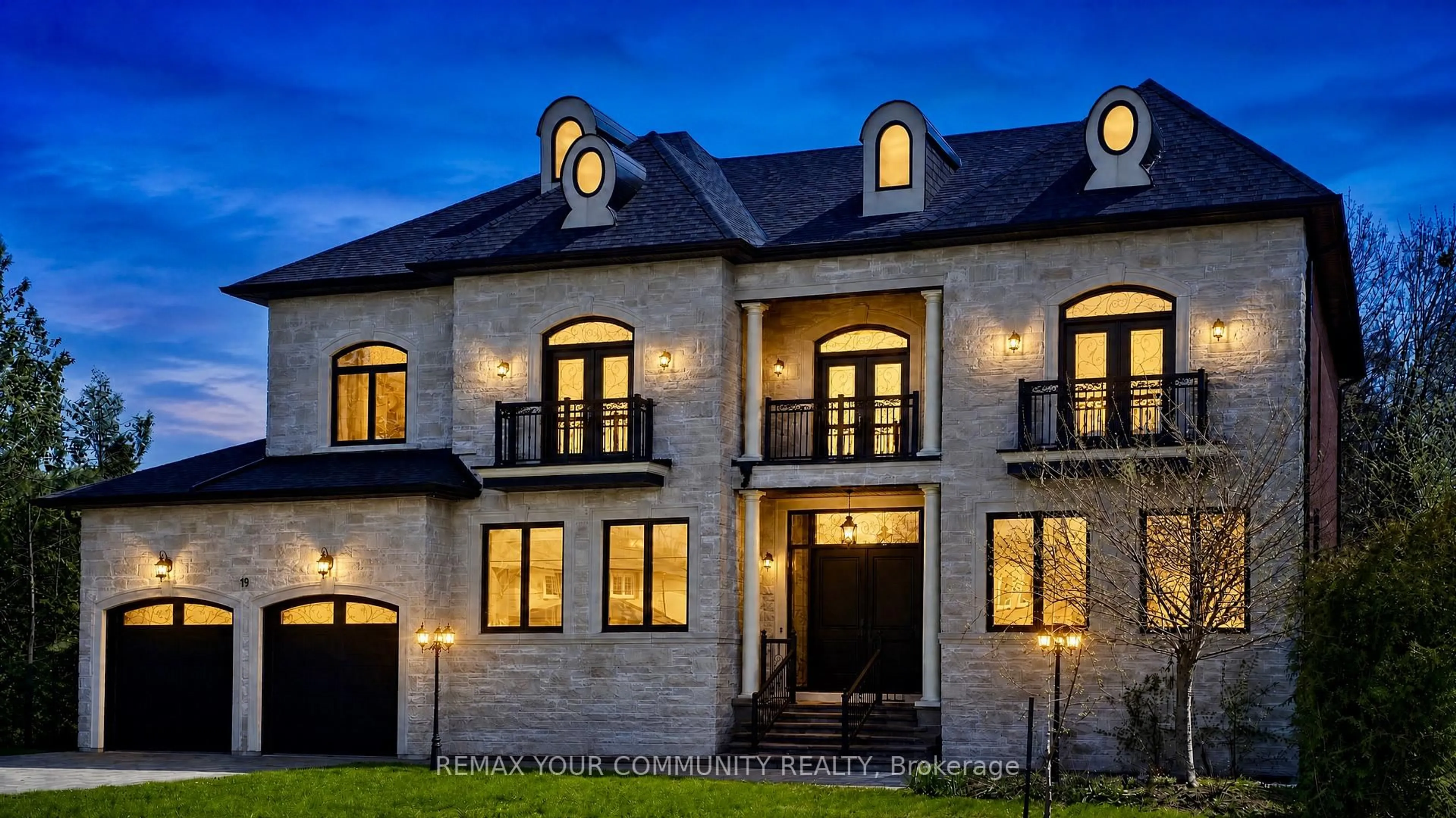 Home with brick exterior material, building for 19 Blyth St, Richmond Hill Ontario L4E 2Y2