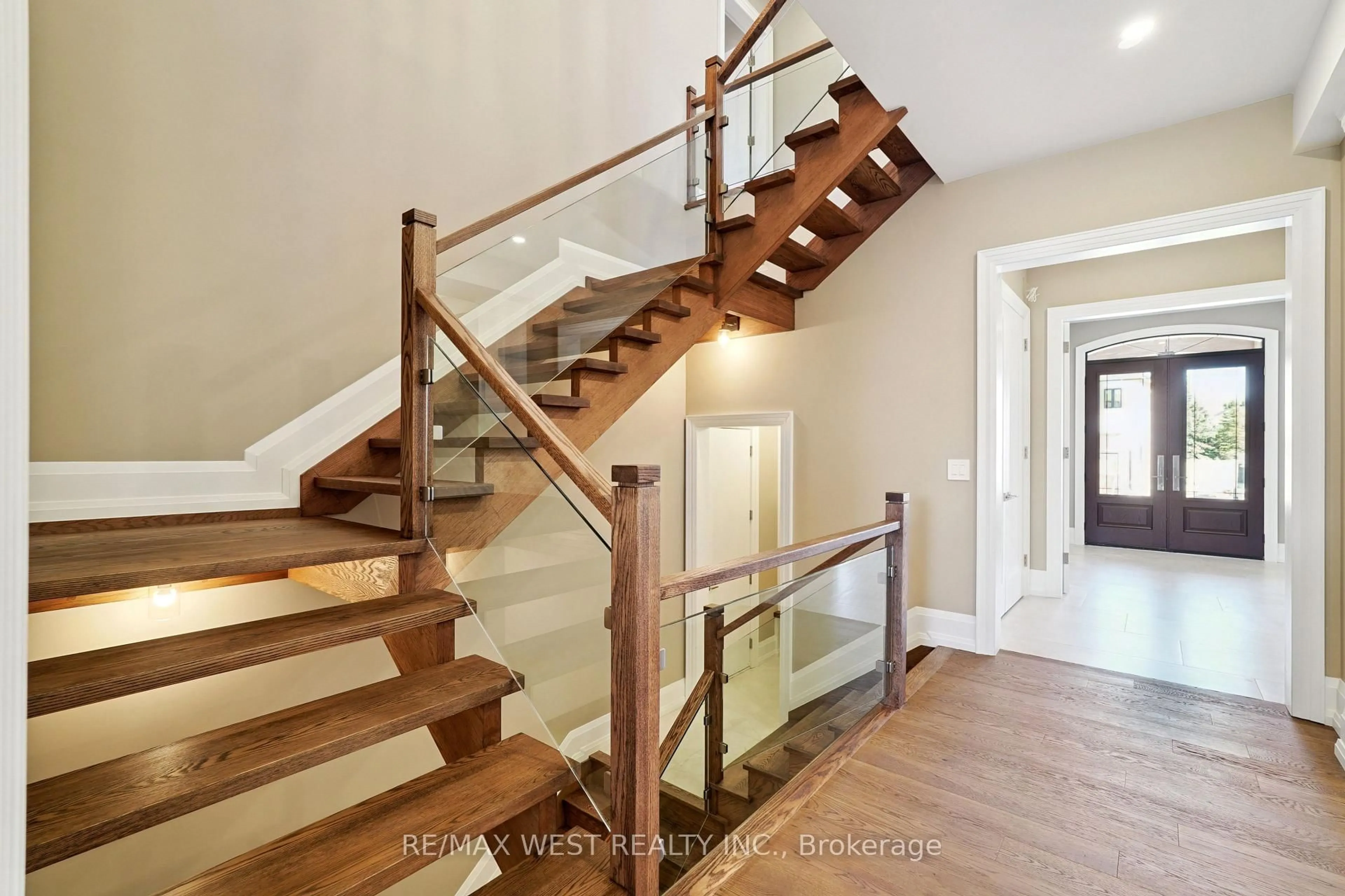 Unknown for 29 W Dykie Crt, Bradford West Gwillimbury Ontario L3Z 0Y1