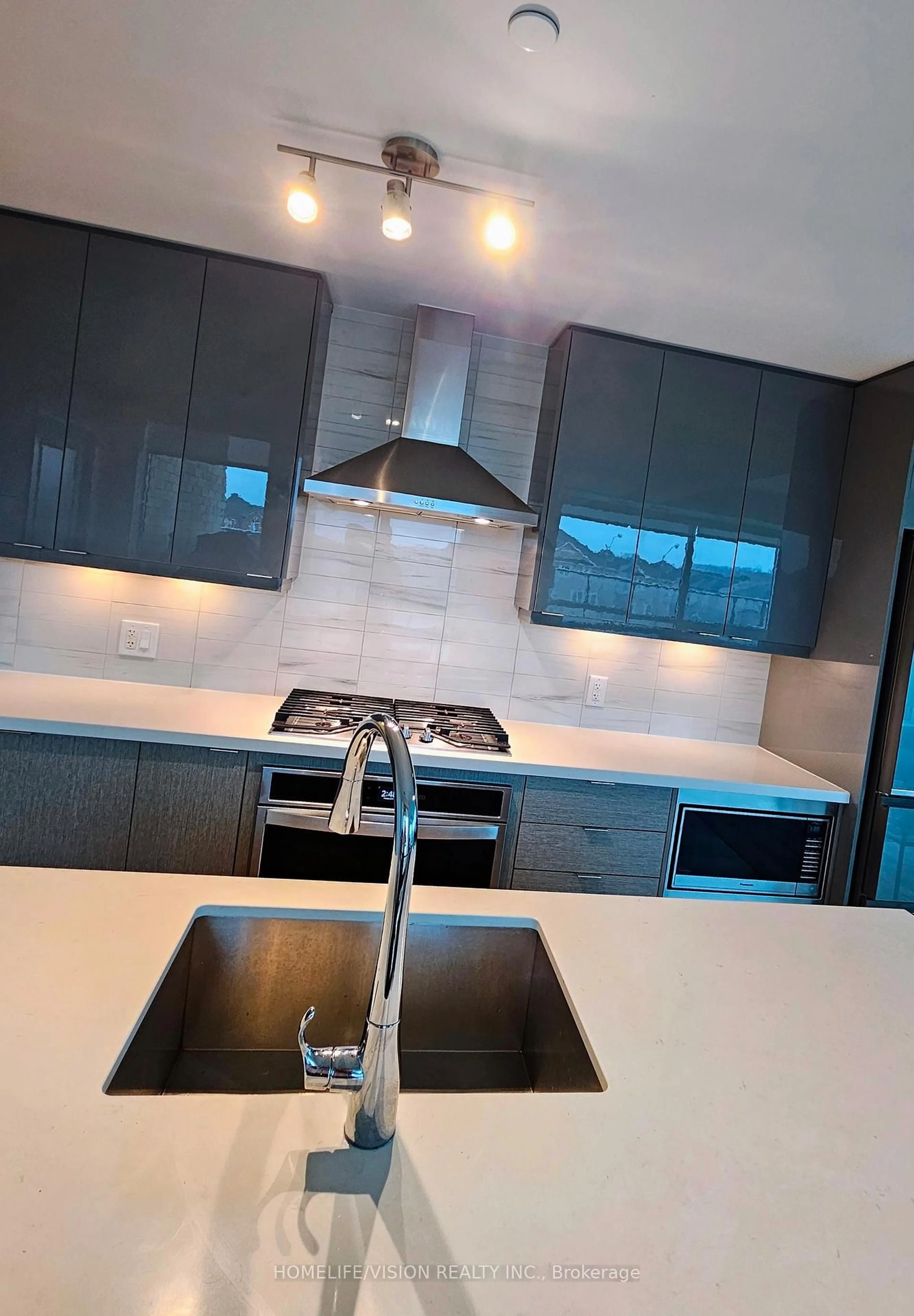 Contemporary kitchen, ceramic/tile floor for 11782 Ninth Line #311A, Whitchurch-Stouffville Ontario L4A 5E9