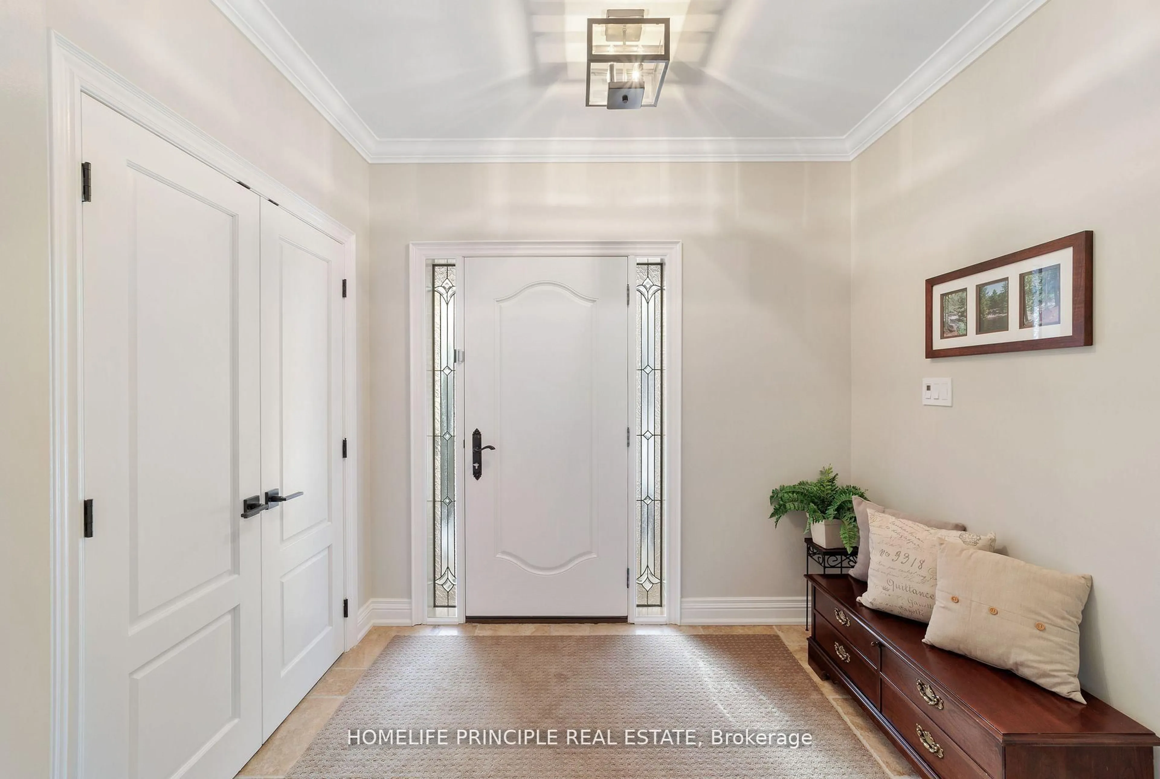 Indoor entryway for 510 Westridge Dr, Vaughan Ontario L0J 1C0