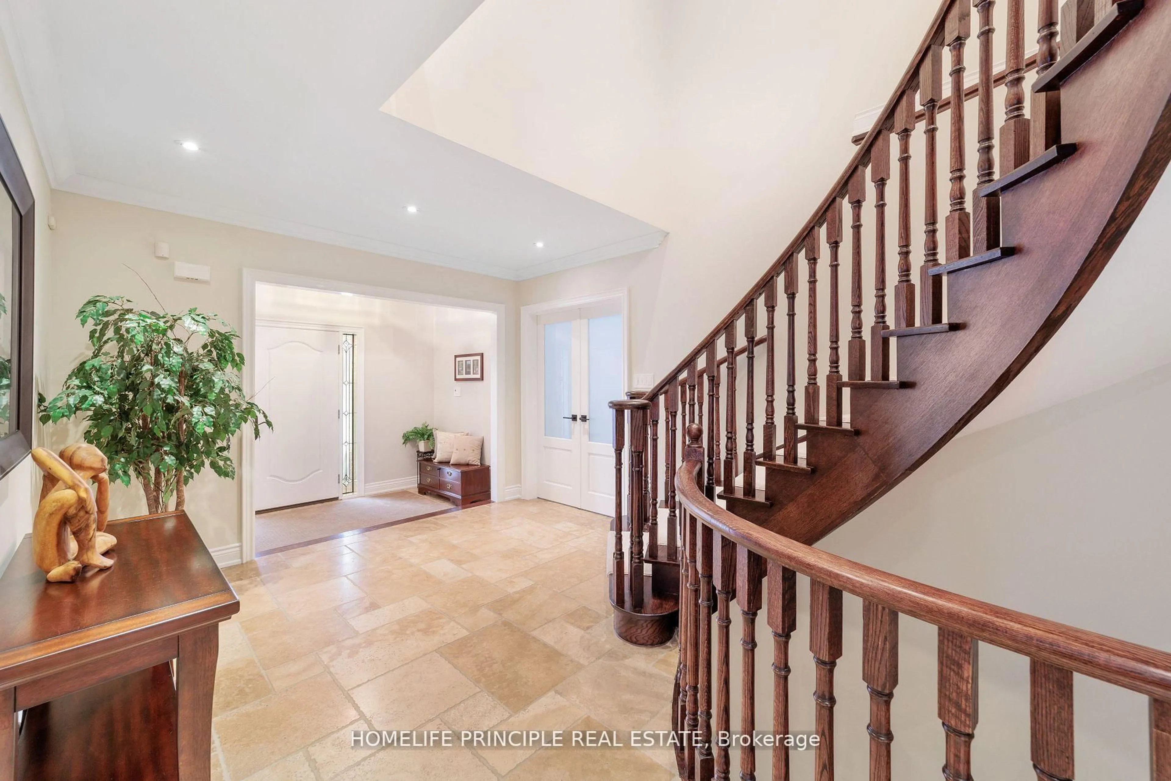 Indoor foyer for 510 Westridge Dr, Vaughan Ontario L0J 1C0