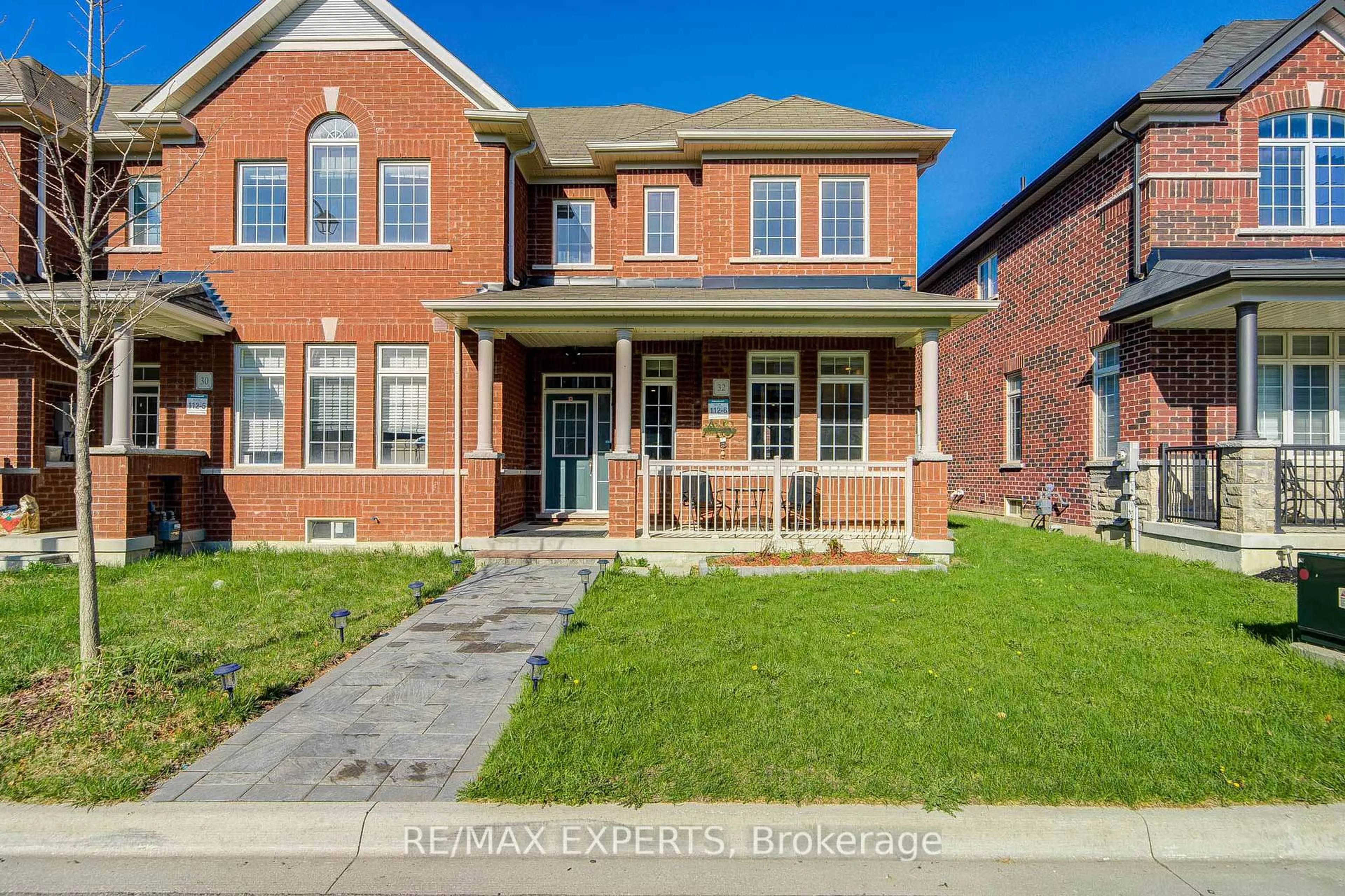 Home with brick exterior material, street for 32 Walter Proctor Rd, East Gwillimbury Ontario L9N 0P1