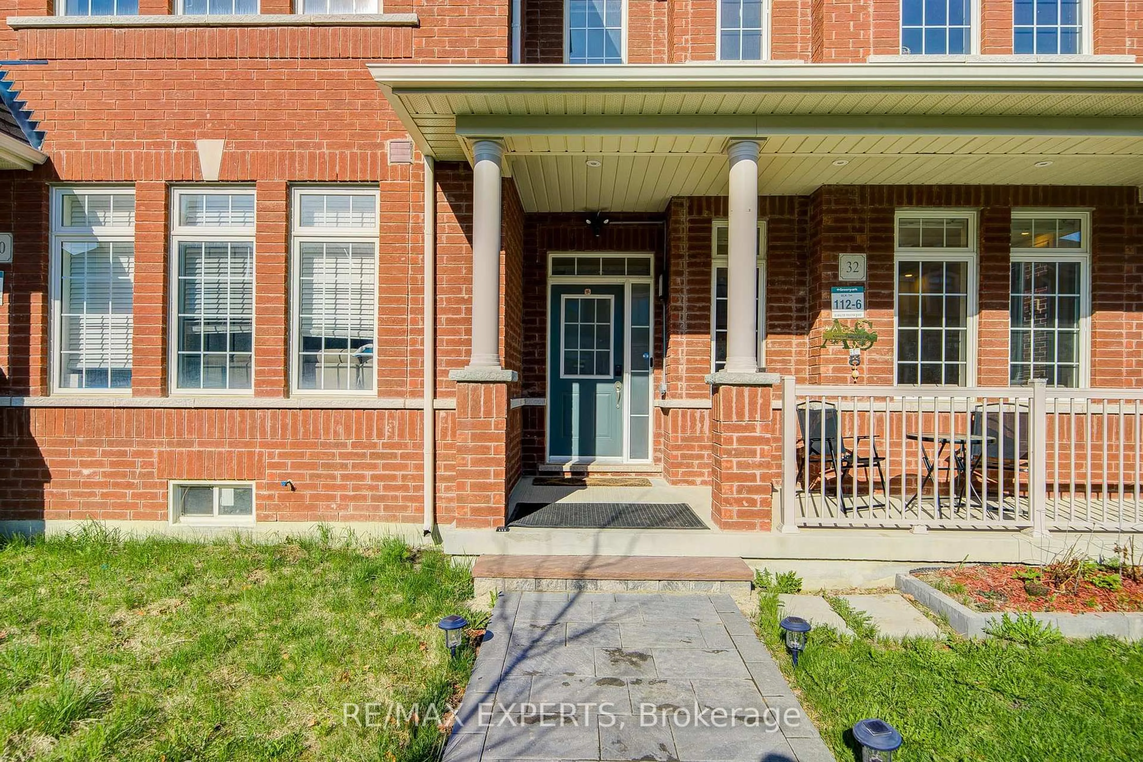 Home with brick exterior material, street for 32 Walter Proctor Rd, East Gwillimbury Ontario L9N 0P1