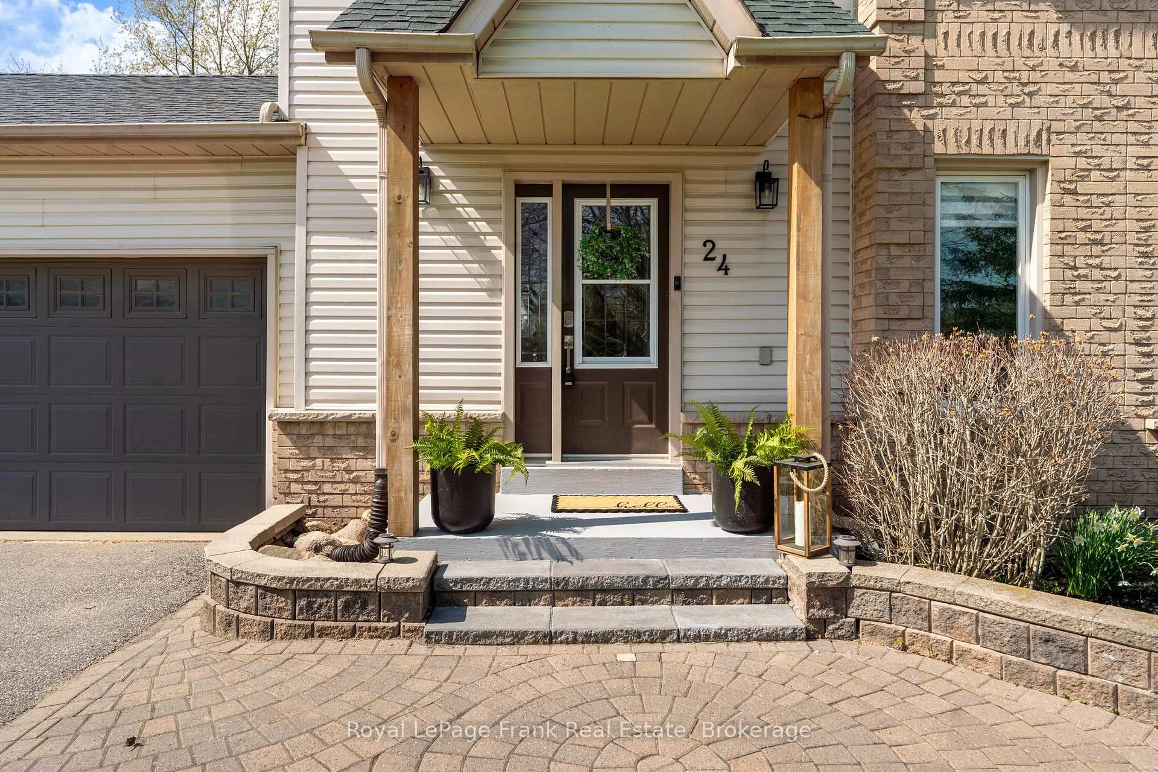 Home with brick exterior material, street for 24 McGuire Cres, Uxbridge Ontario L9P 1G7
