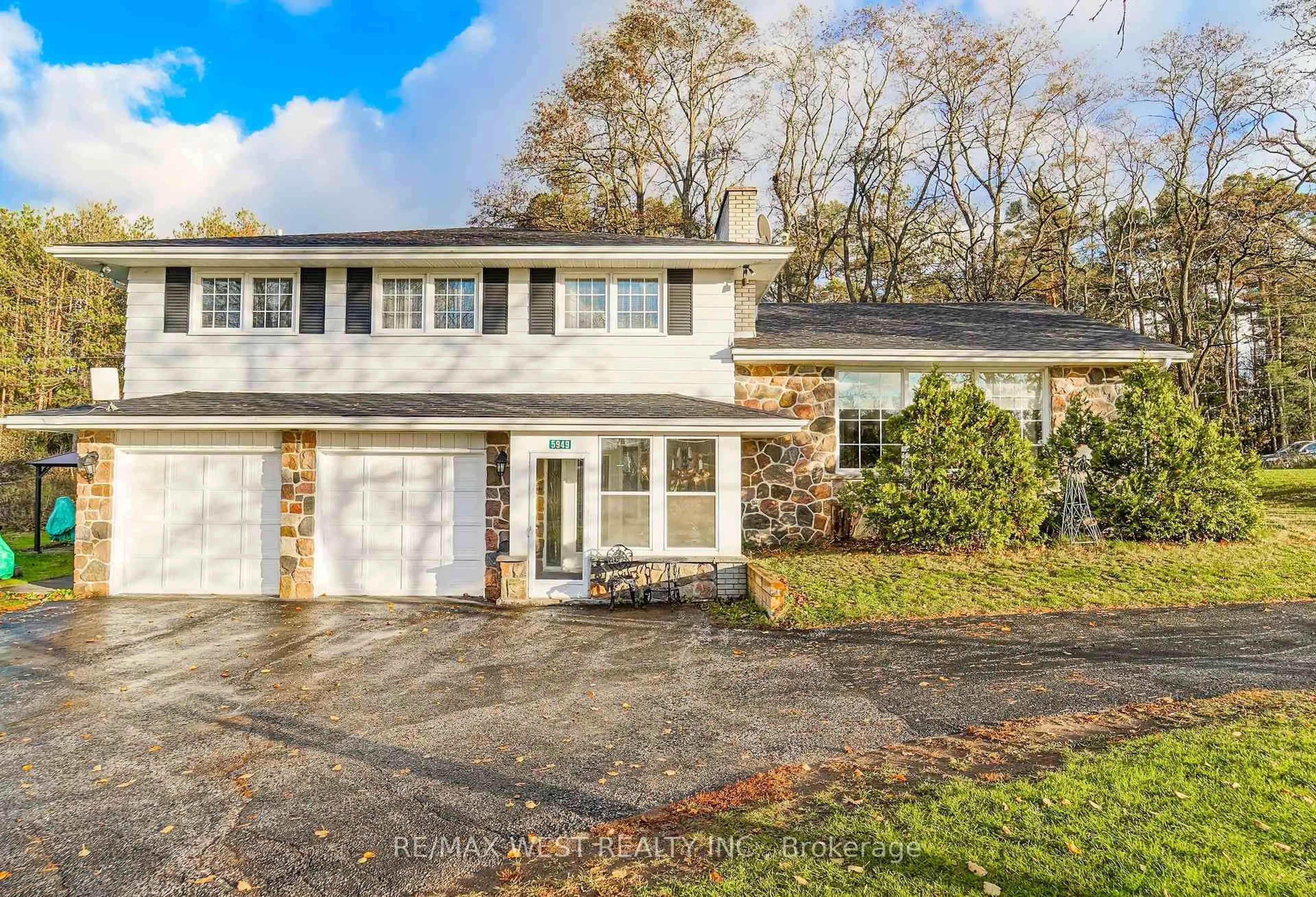 Home with vinyl exterior material, street for 5949 Concession 6 Rd, Uxbridge Ontario L9P 0L6