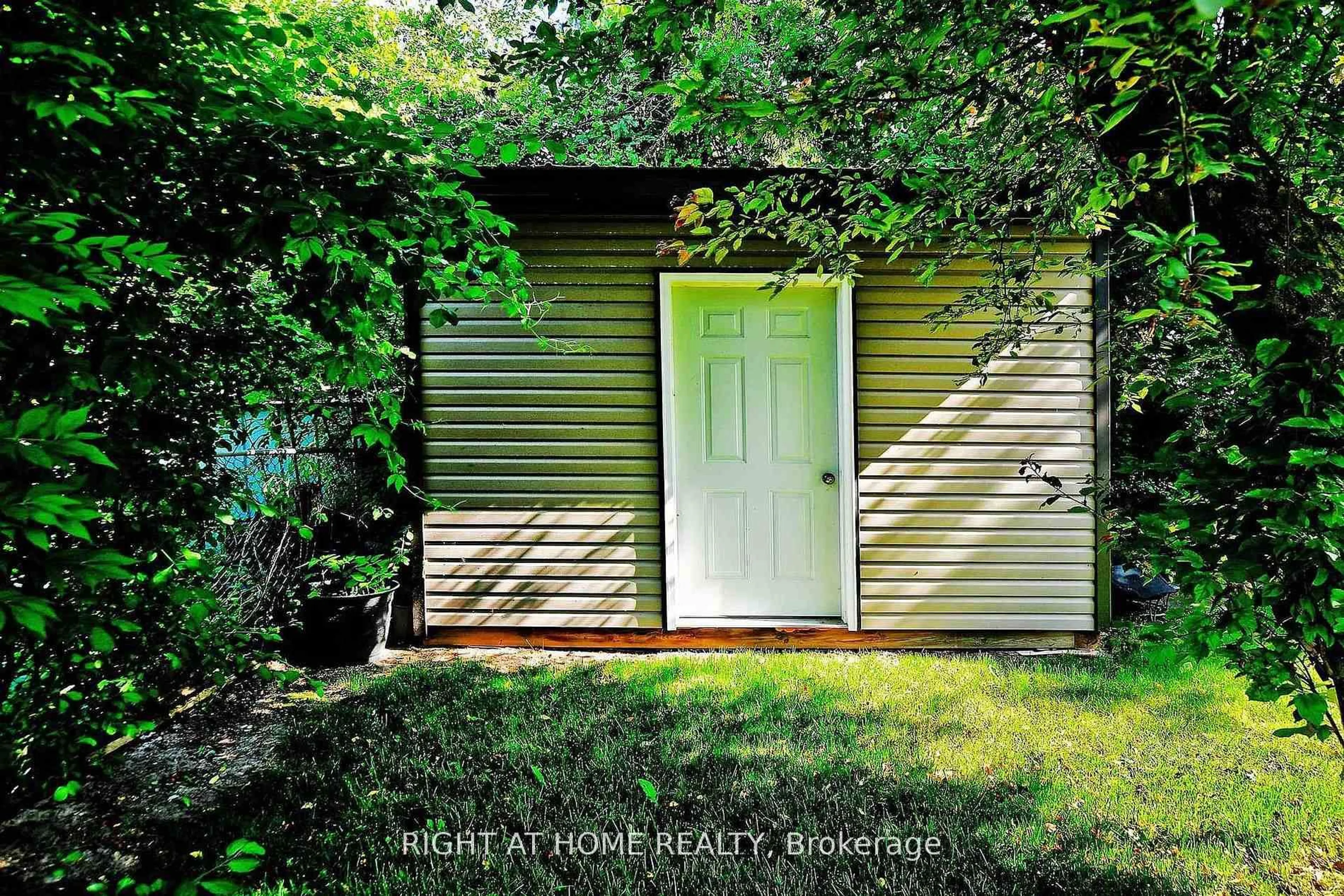 Shed for 454 Alper St, Richmond Hill Ontario L4C 2Z6