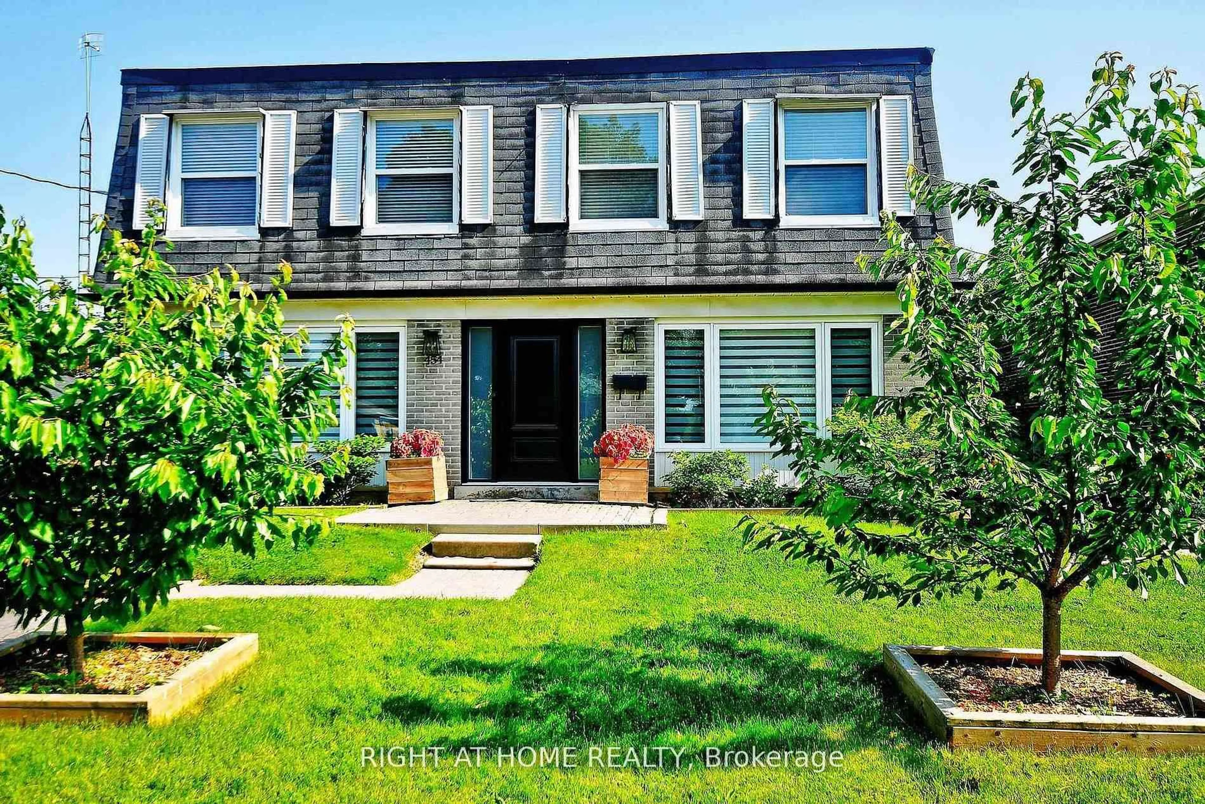Home with vinyl exterior material, street for 454 Alper St, Richmond Hill Ontario L4C 2Z6