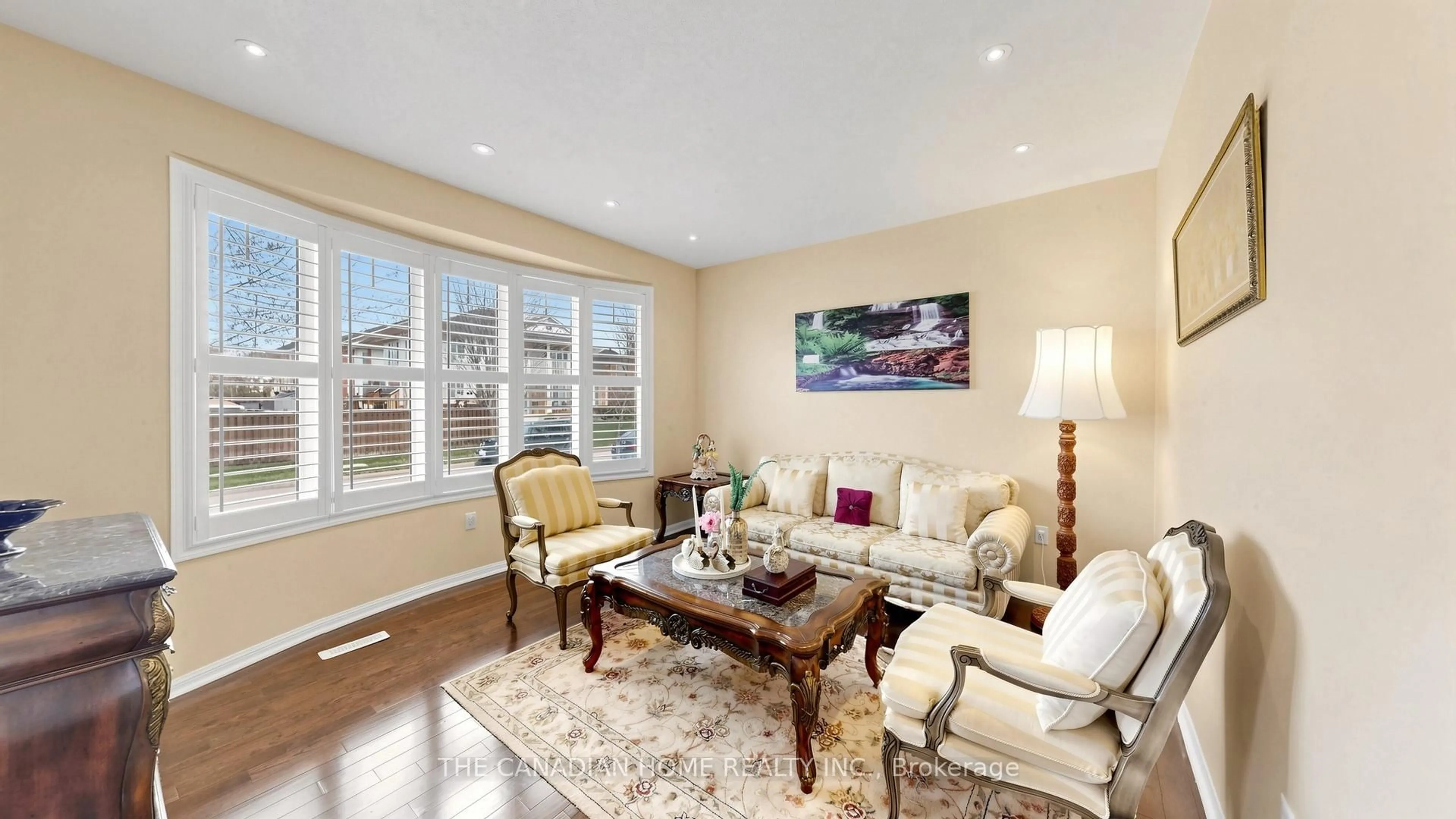 Living room with furniture, unknown for 92 CLAUSFARM Lane, Whitchurch-Stouffville Ontario L4A 0M1