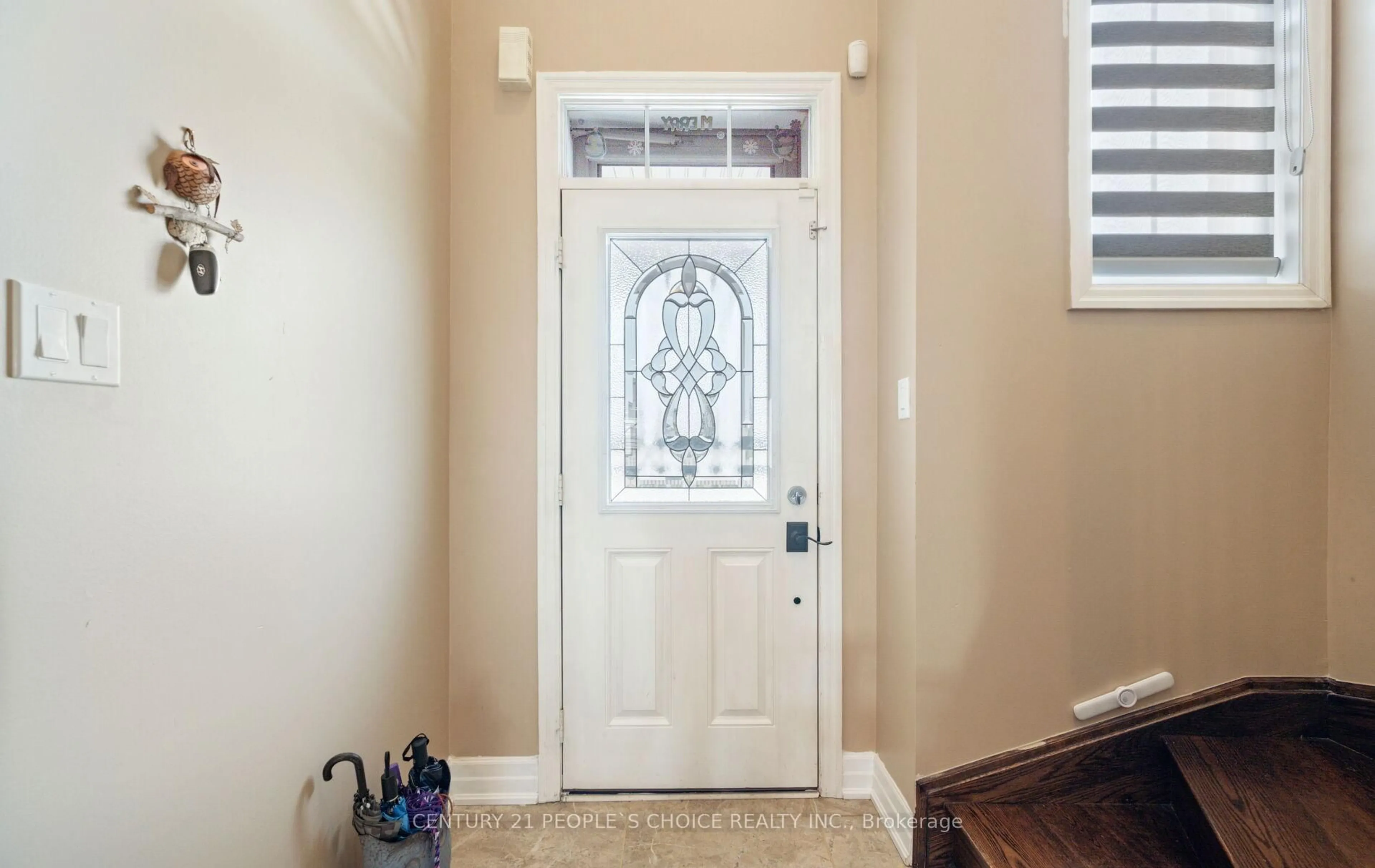Indoor entryway for 17 Wagner Cres, Essa Ontario L3W 0P4
