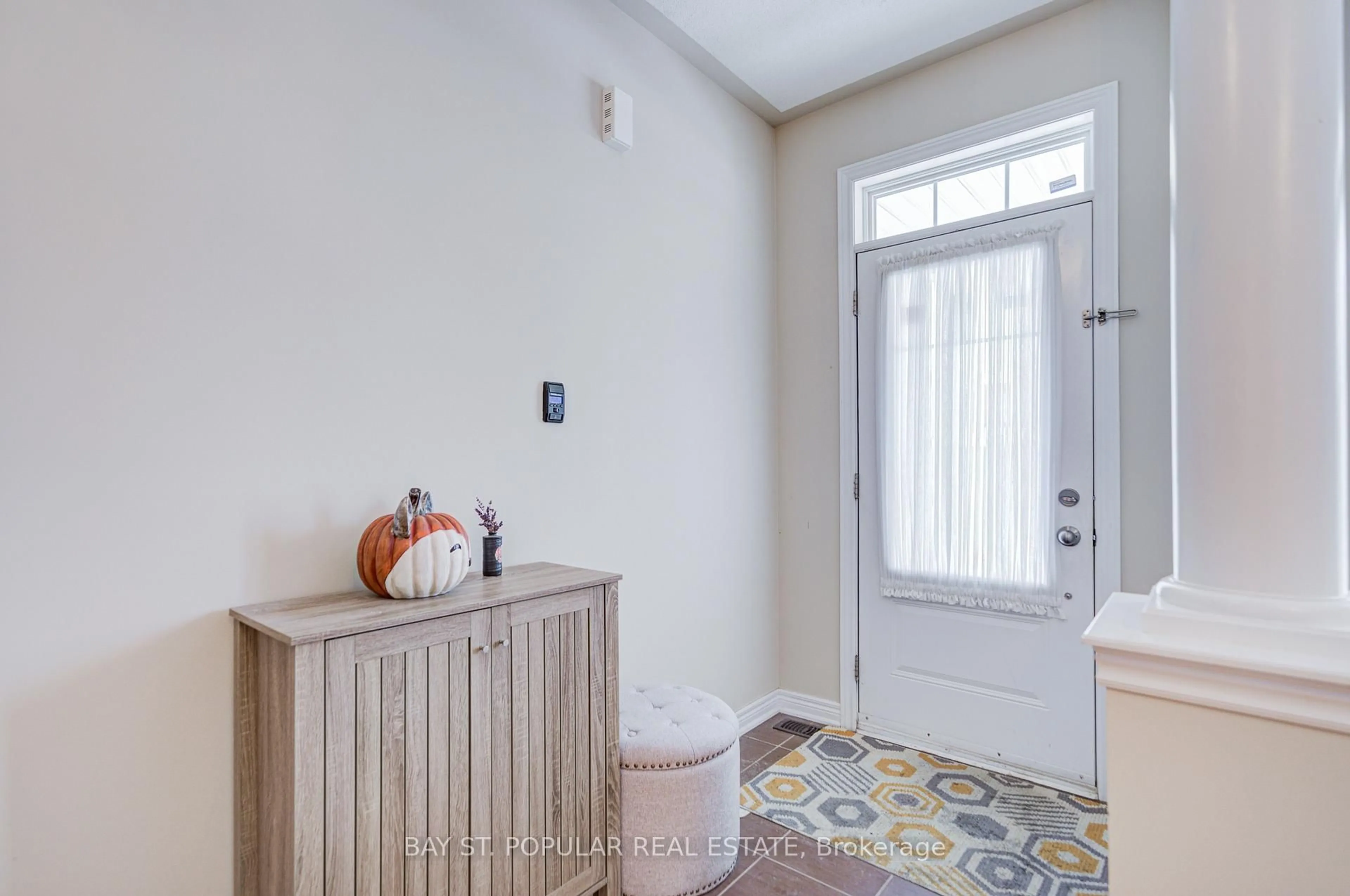 Indoor entryway for 142 Betony Dr, Richmond Hill Ontario L4E 0P3