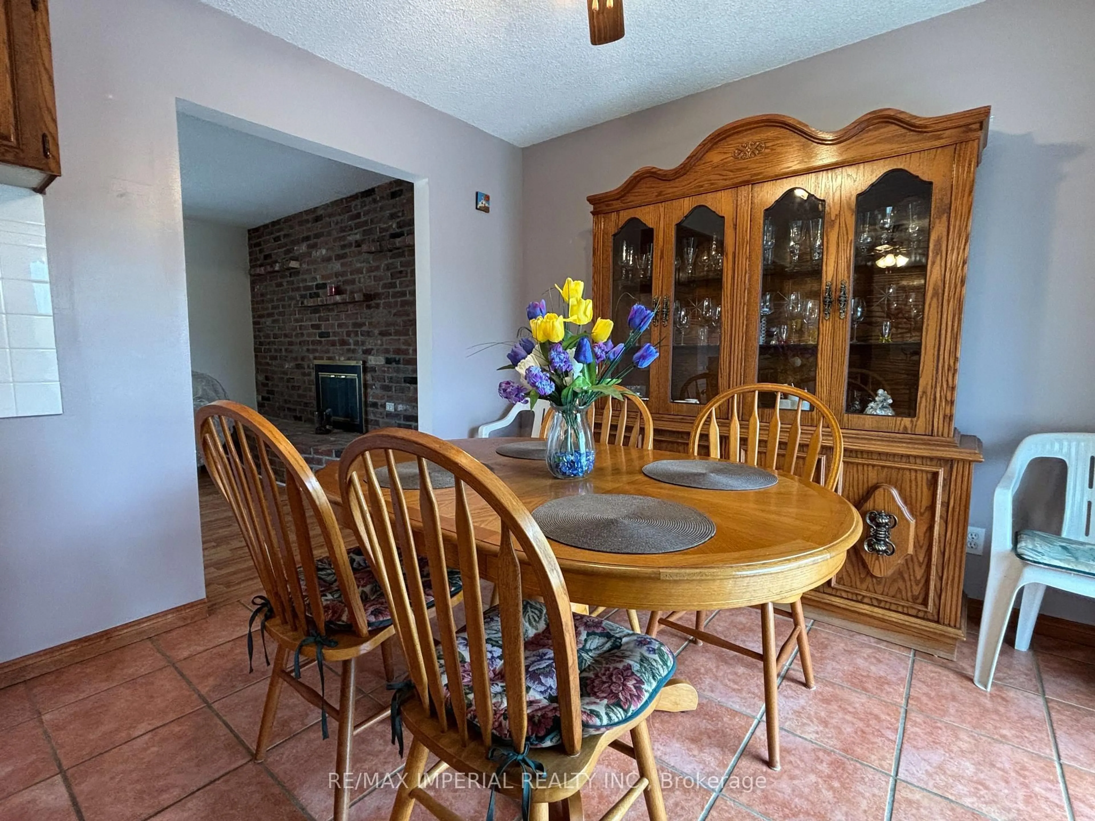 Dining room, ceramic/tile floor for 23276 Highway 48 Rd, Georgina Ontario L0E 1L0