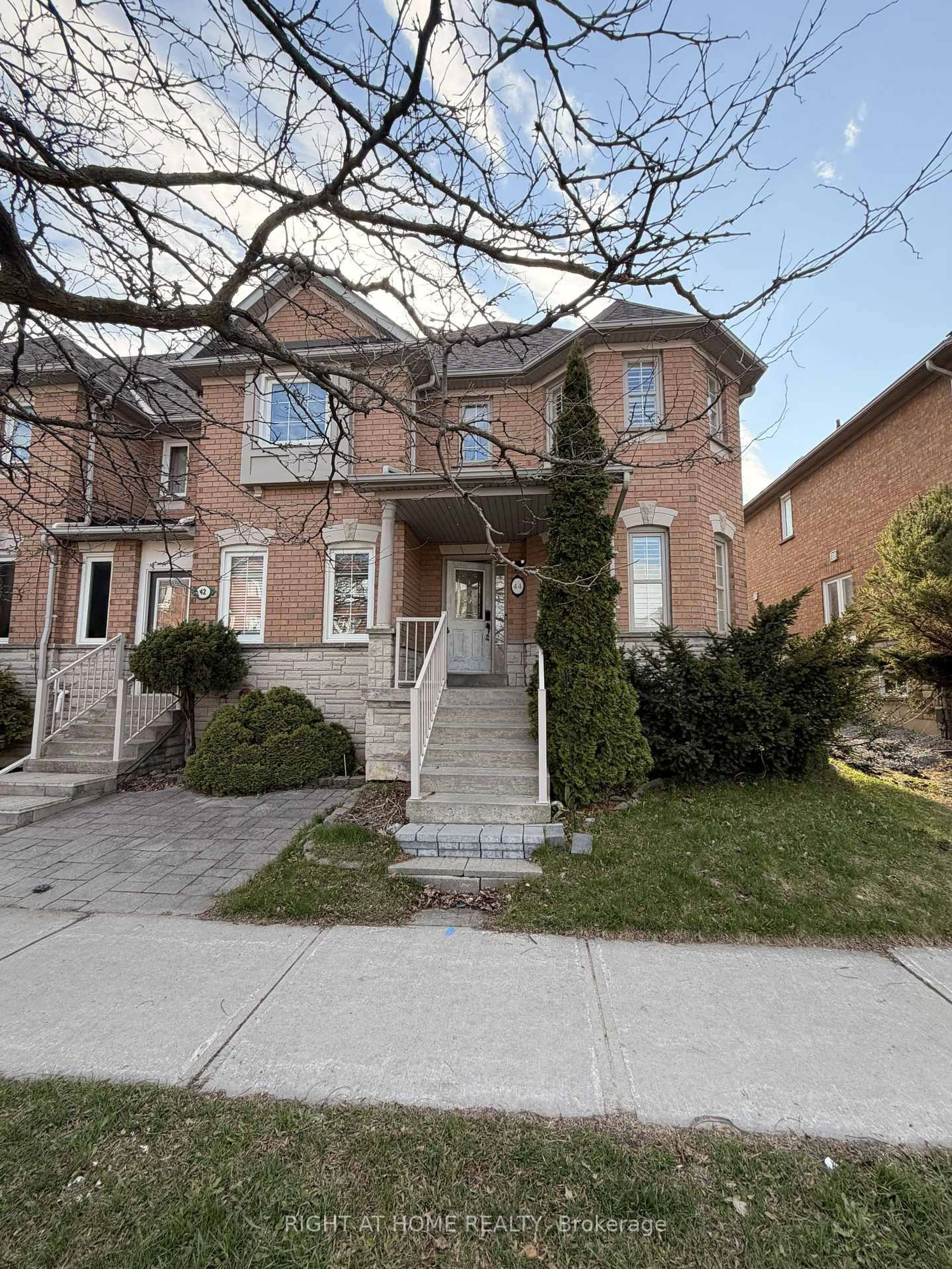 Home with brick exterior material, street for 44 Ellesmere St, Richmond Hill Ontario L4B 4E2