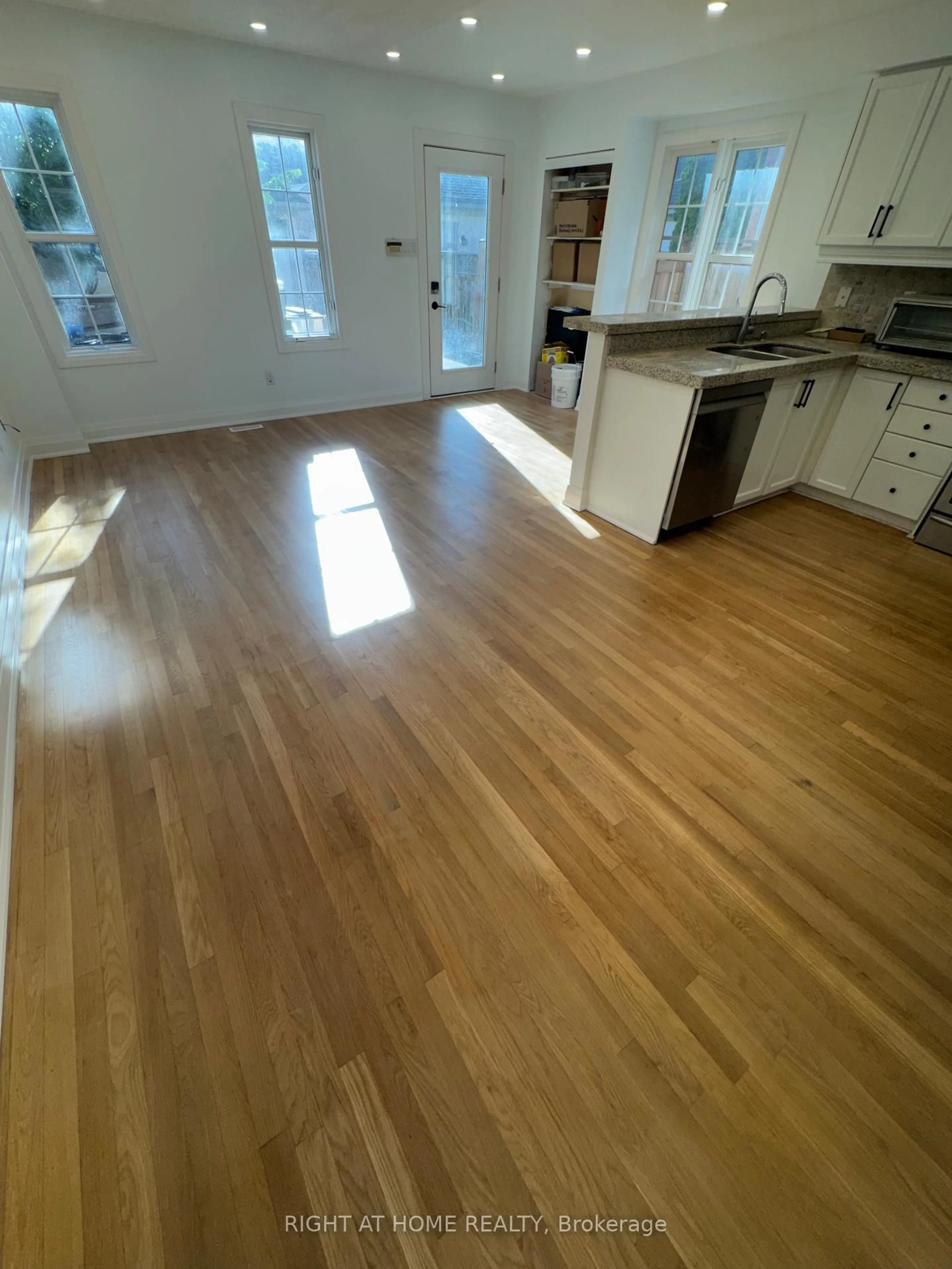 Unknown for 44 Ellesmere St, Richmond Hill Ontario L4B 4E2