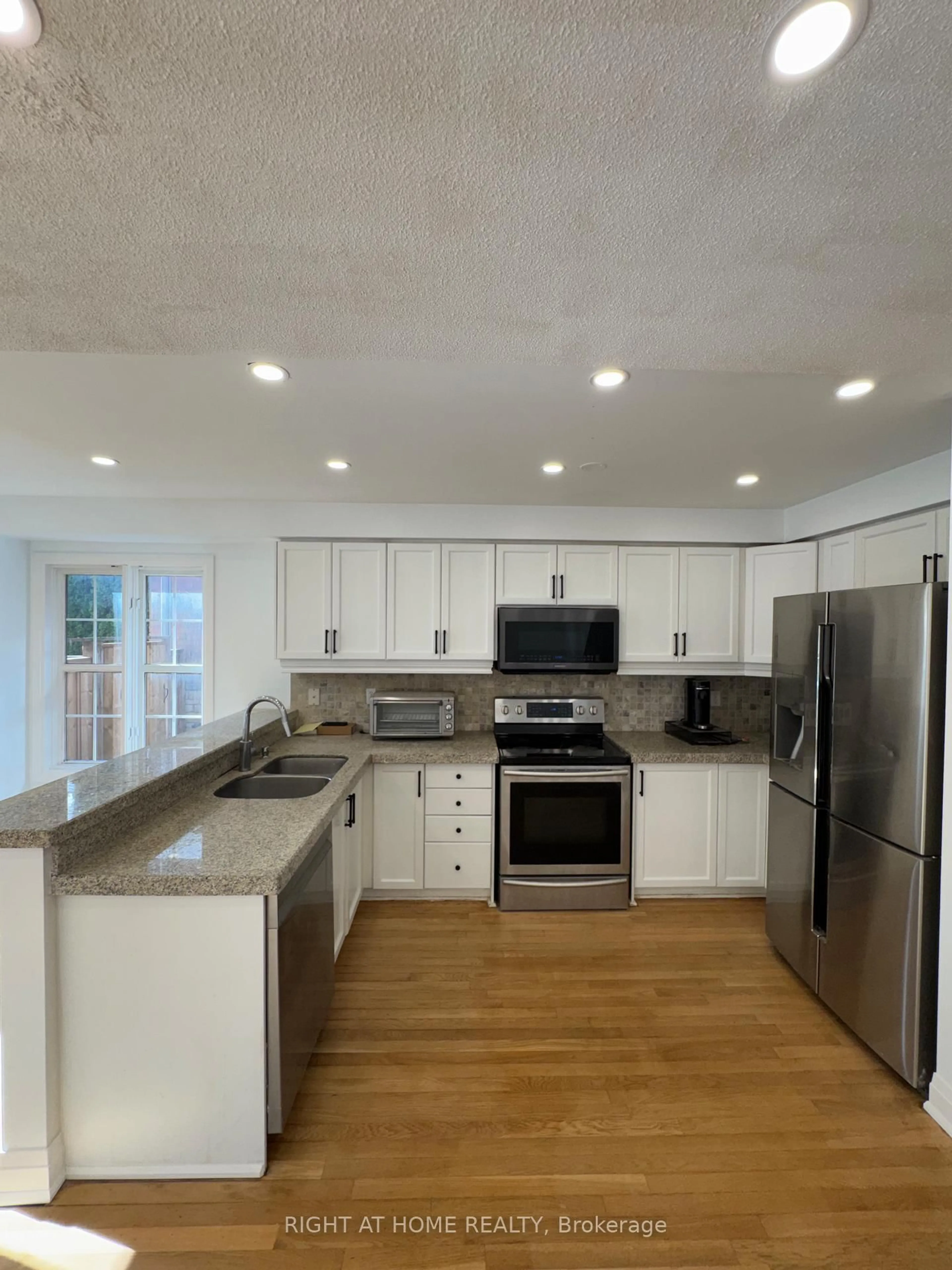 Open concept kitchen, unknown for 44 Ellesmere St, Richmond Hill Ontario L4B 4E2