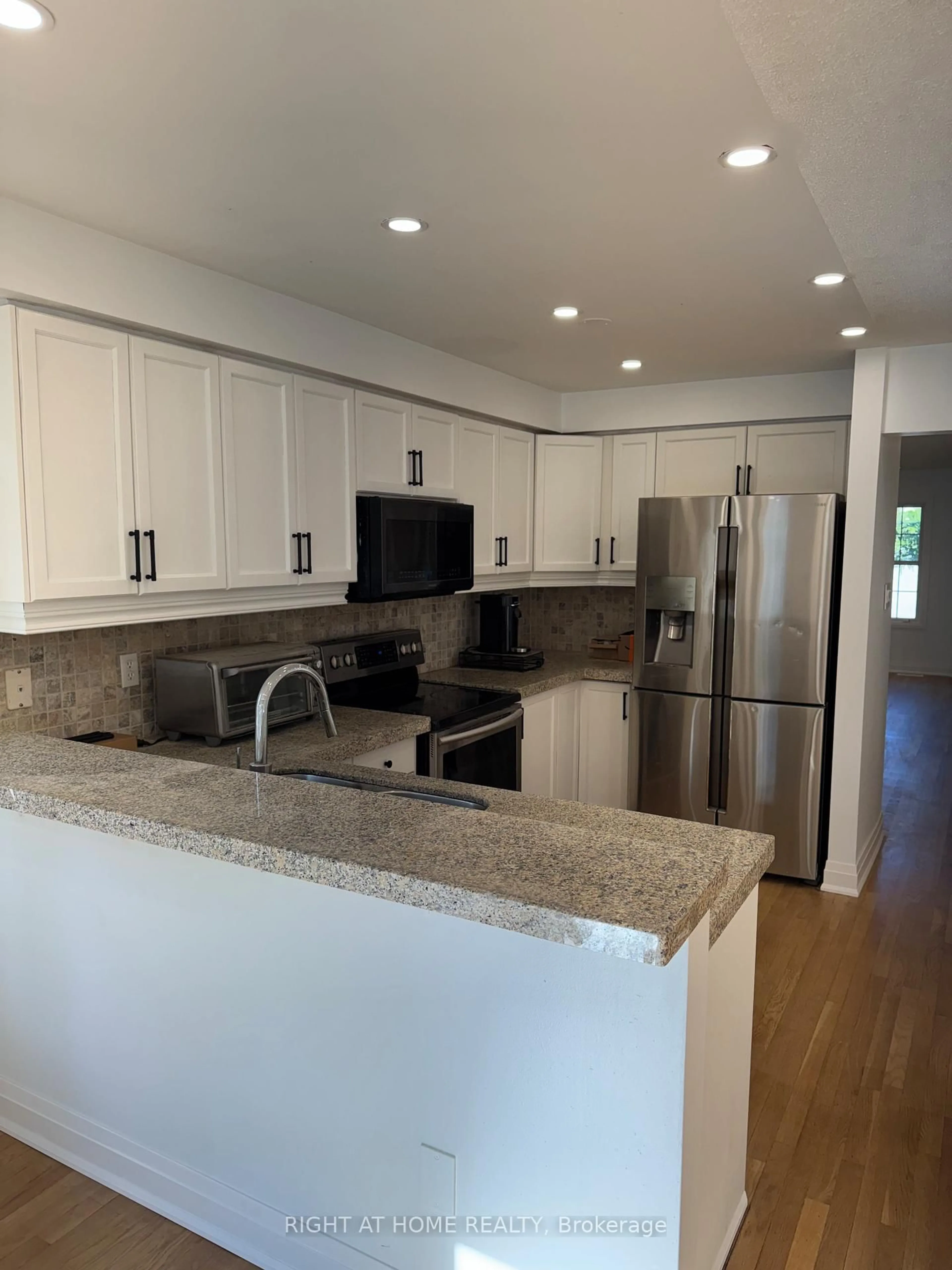 Open concept kitchen, unknown for 44 Ellesmere St, Richmond Hill Ontario L4B 4E2