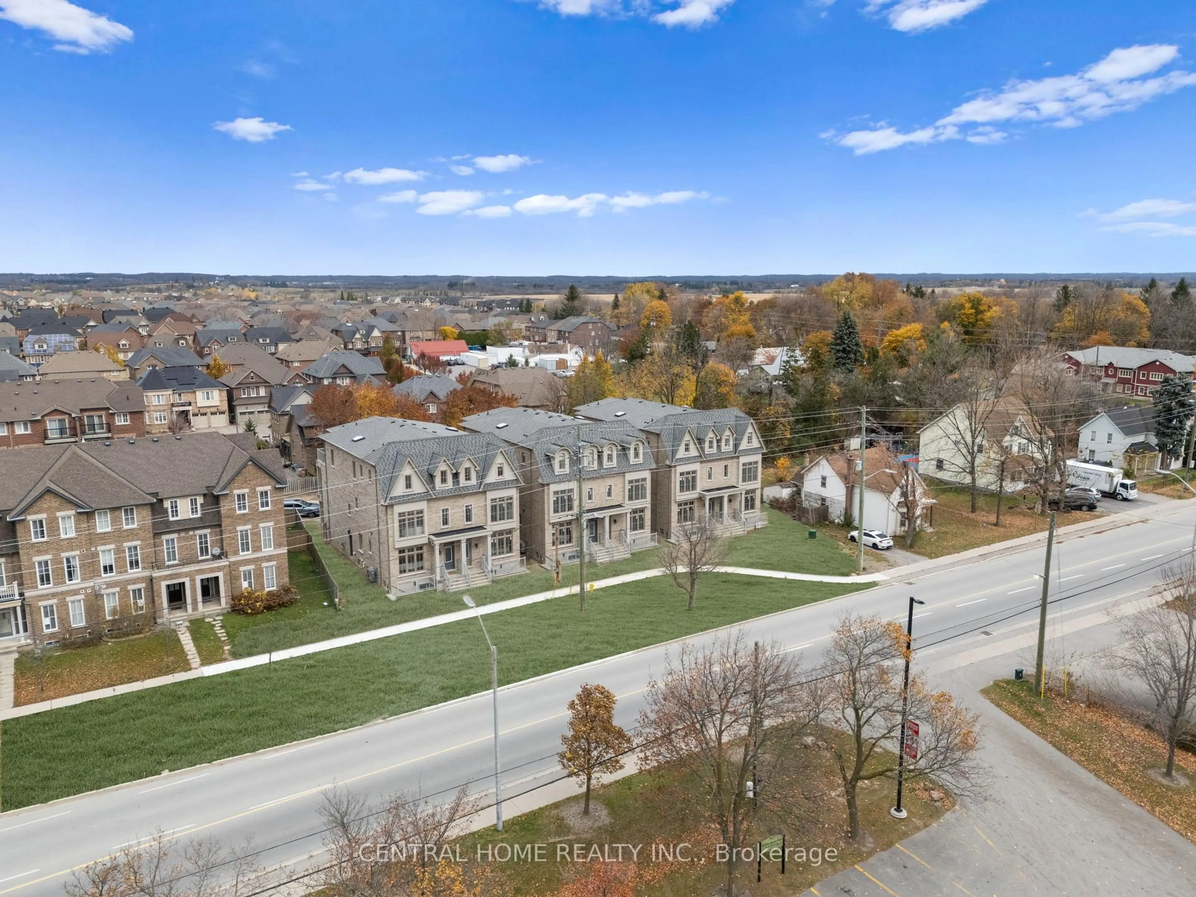 A pic from outside/outdoor area/front of a property/back of a property/a pic from drone, city buildings view from balcony for 2946-2956 Elgin Mills Rd, Markham Ontario L6C 1K9