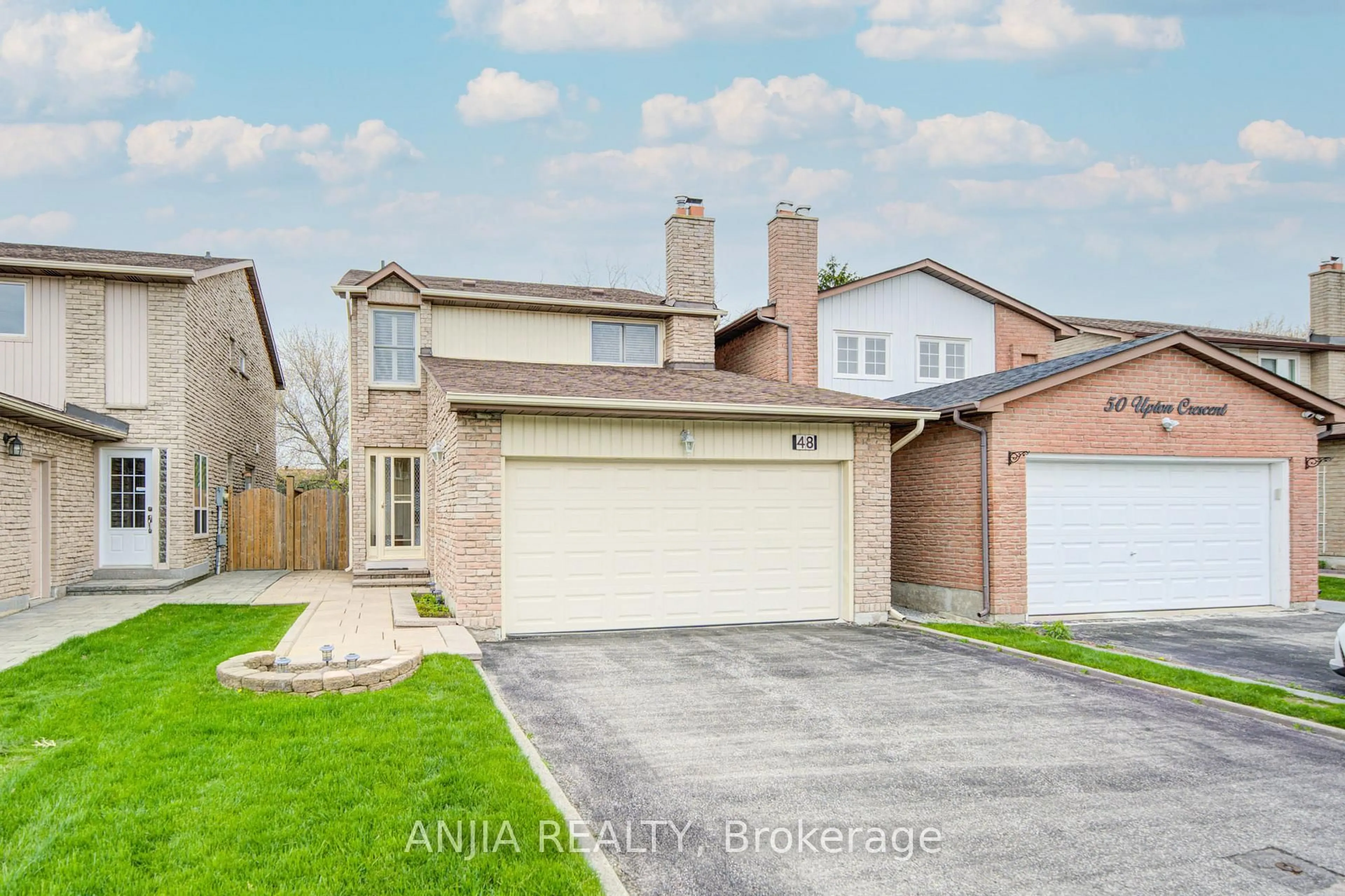 A pic from outside/outdoor area/front of a property/back of a property/a pic from drone, street for 48 Upton Cres, Markham Ontario L3R 3T4