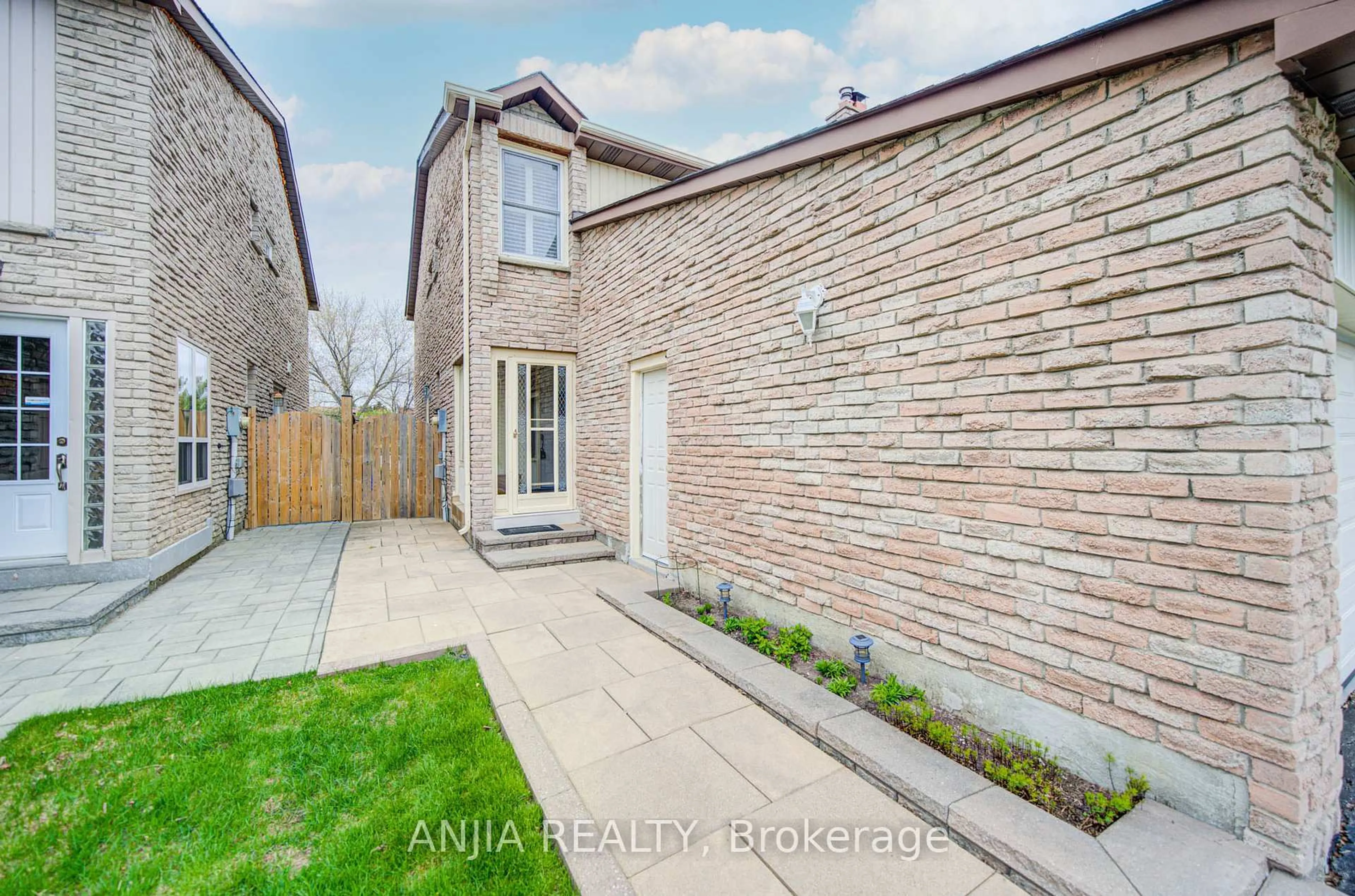 Home with brick exterior material, street for 48 Upton Cres, Markham Ontario L3R 3T4
