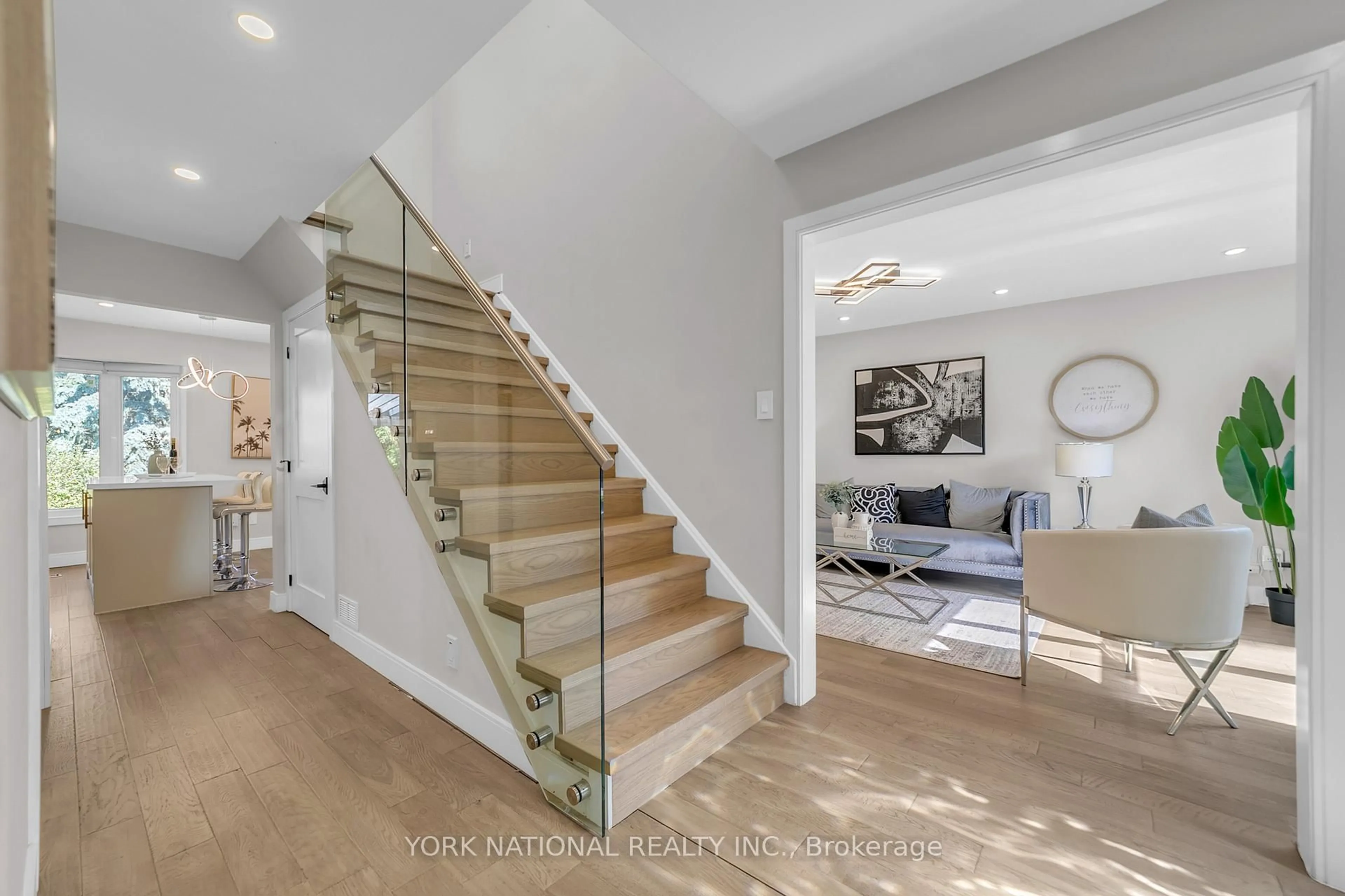 Unknown for 195 John Bowser Cres, Newmarket Ontario L3Y 7N6