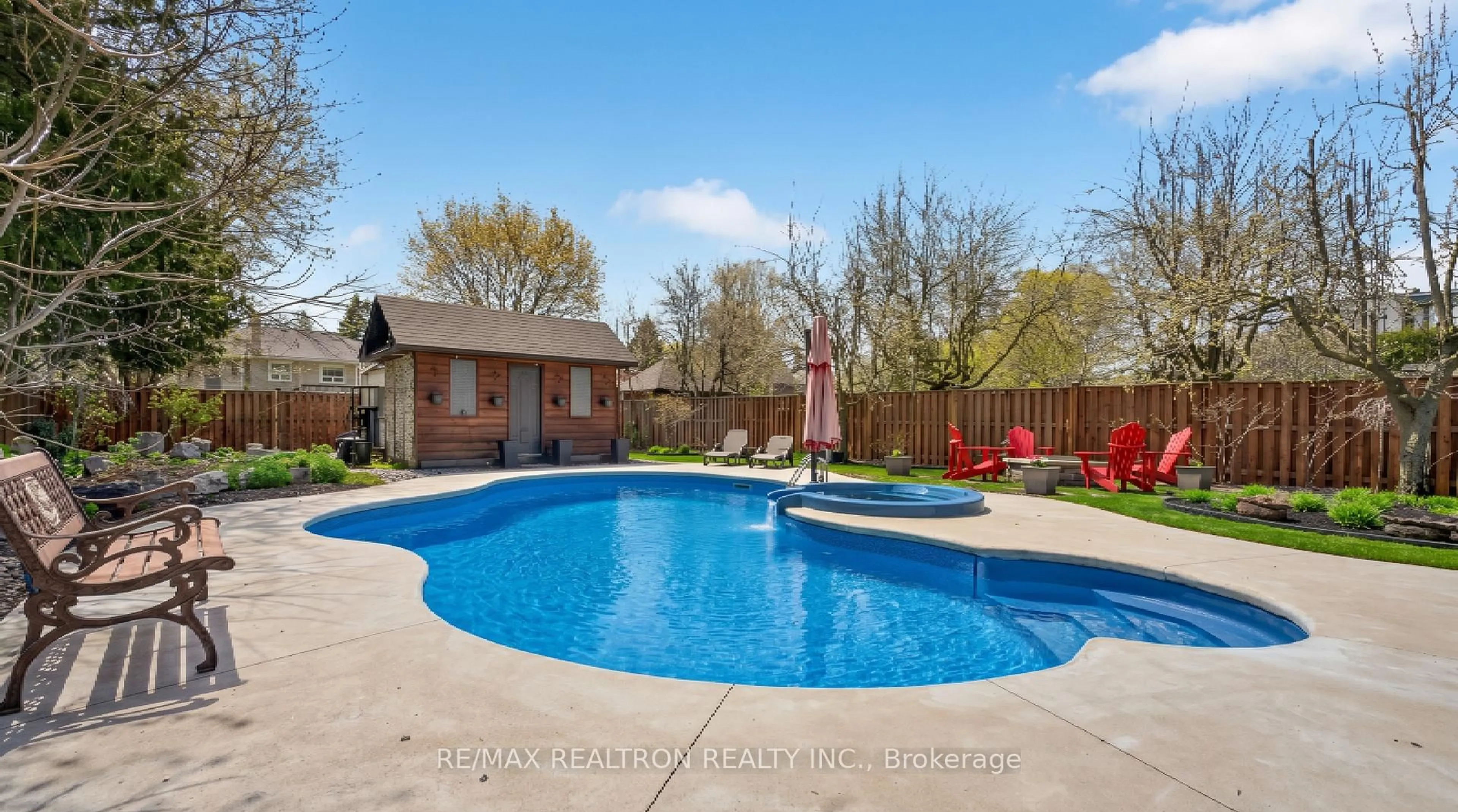 Pool for 374 Elmwood Ave, Richmond Hill Ontario L4C 1M1