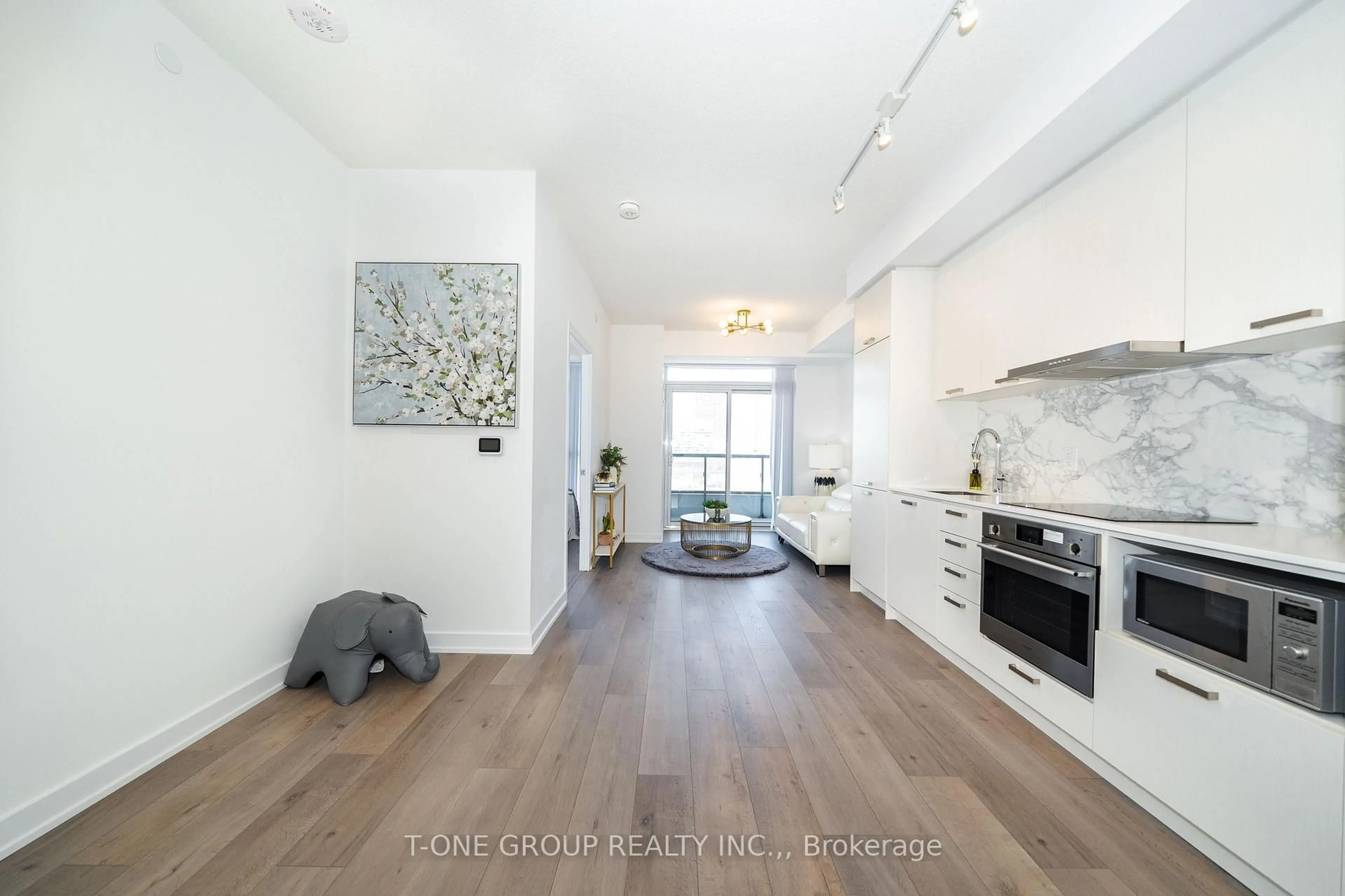Open concept kitchen, unknown for 38 Honeycrisp Cres #921, Vaughan Ontario L4K 0M8