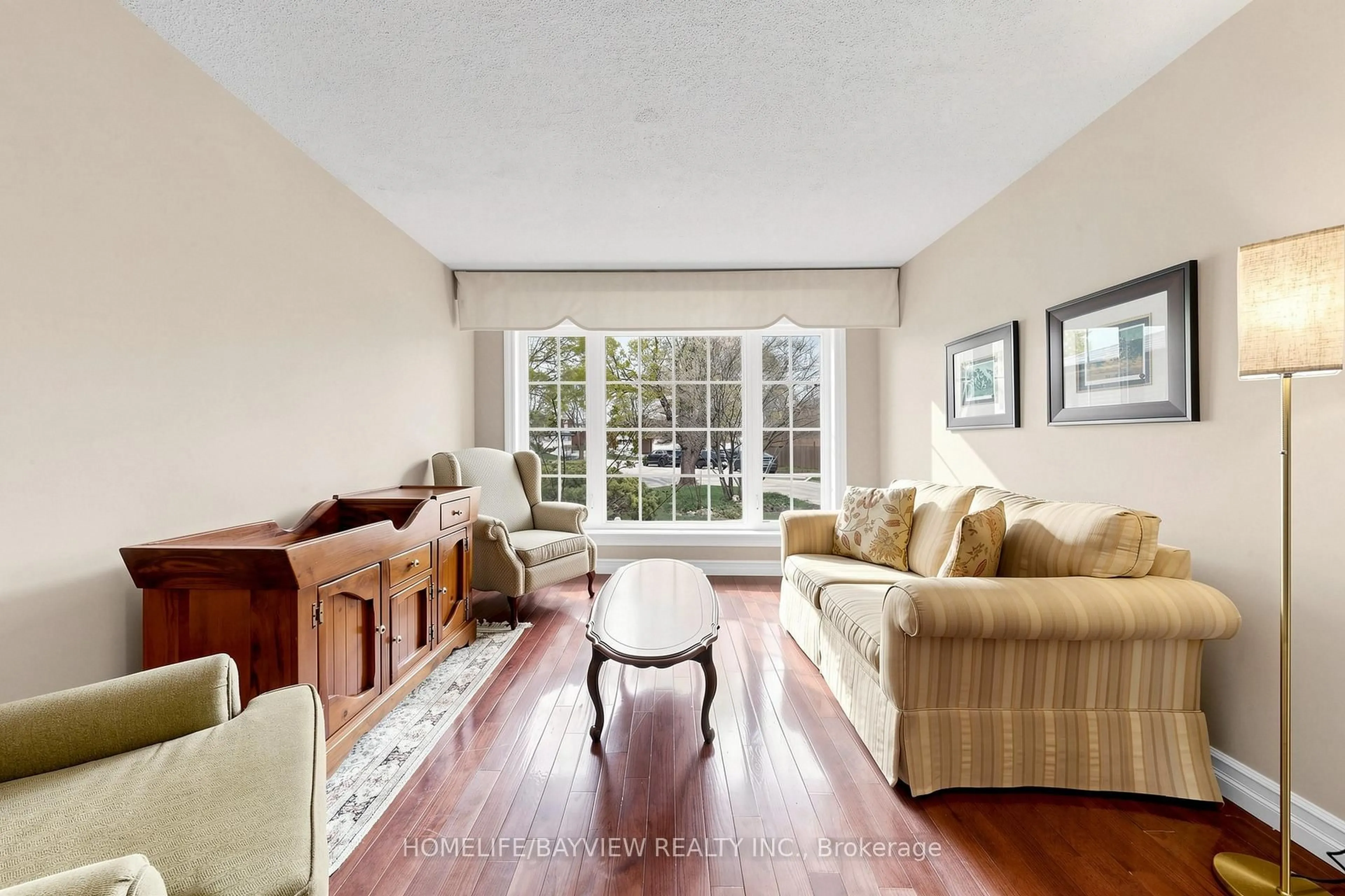 Living room with furniture, unknown for 6 Epping Crt, Markham Ontario L3R 3H1