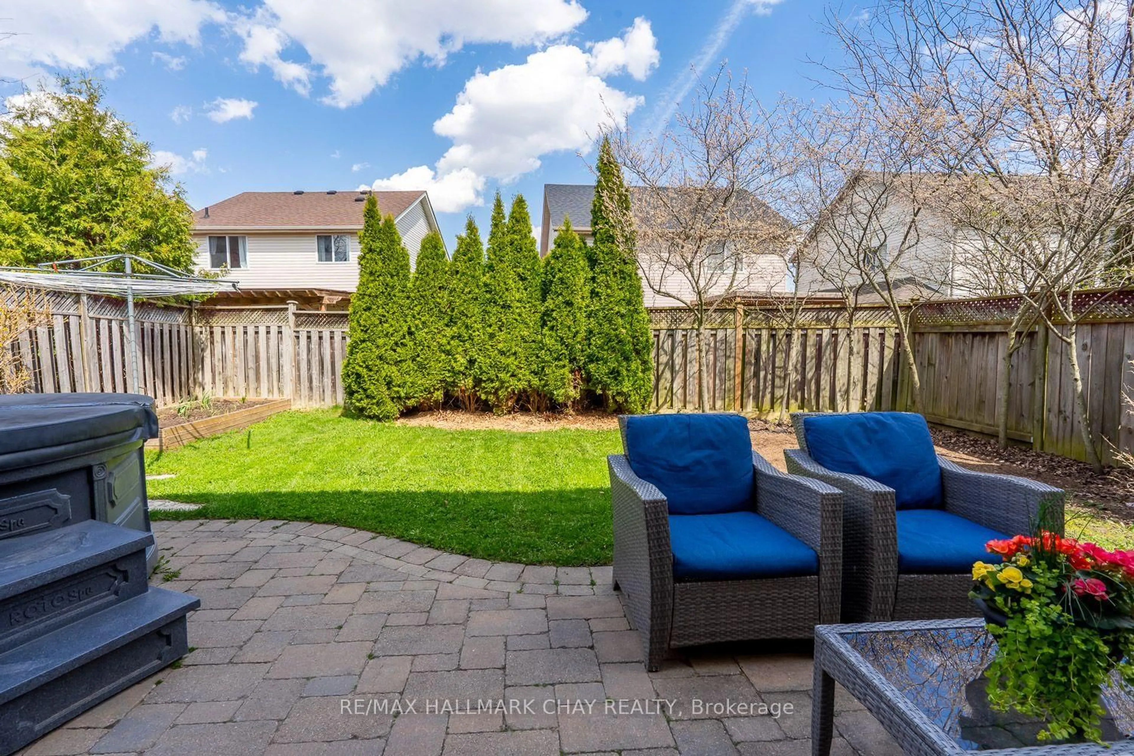 Patio, unknown for 37 Stoneham St, New Tecumseth Ontario L9R 2E6