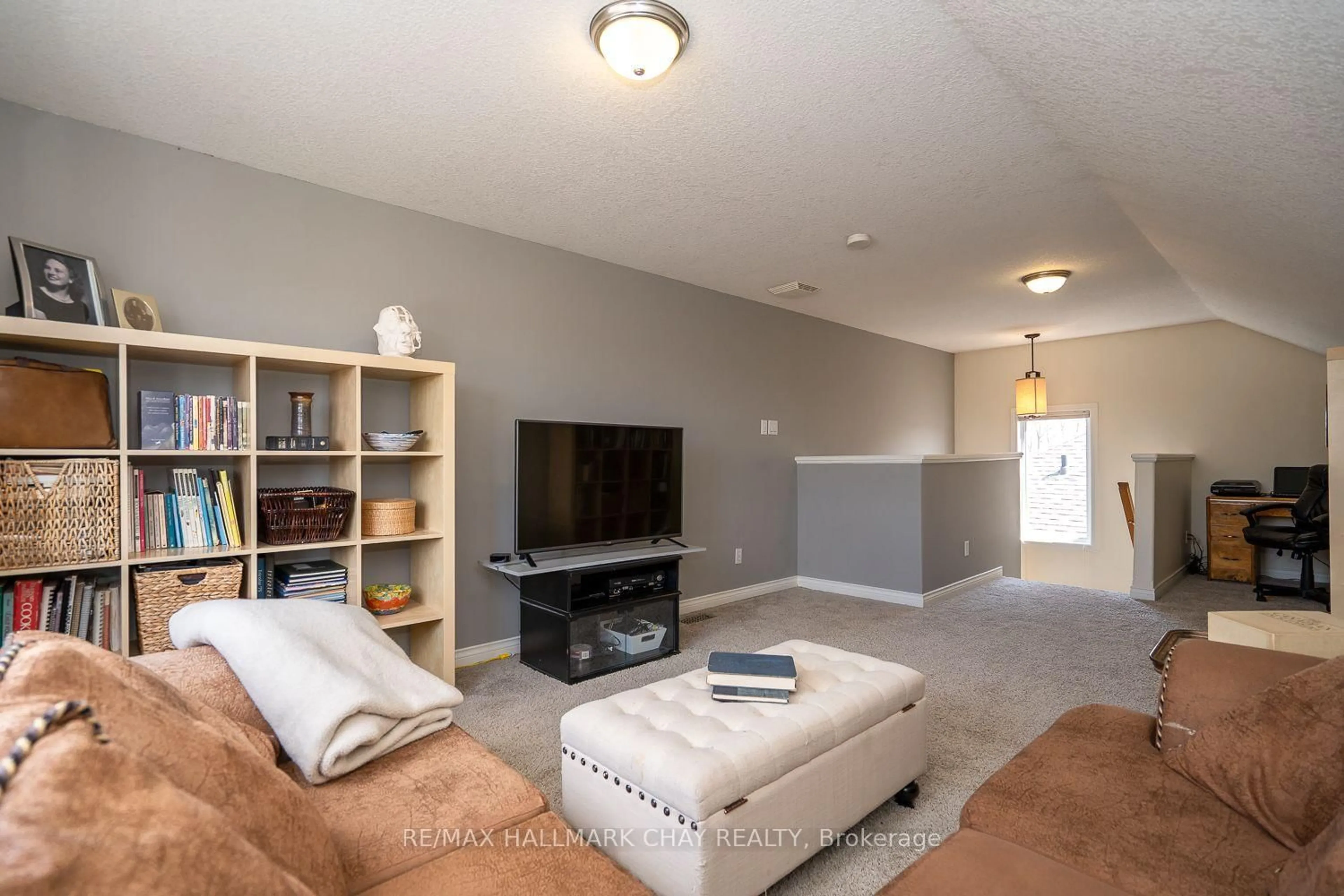 Living room with furniture, unknown for 37 Stoneham St, New Tecumseth Ontario L9R 2E6