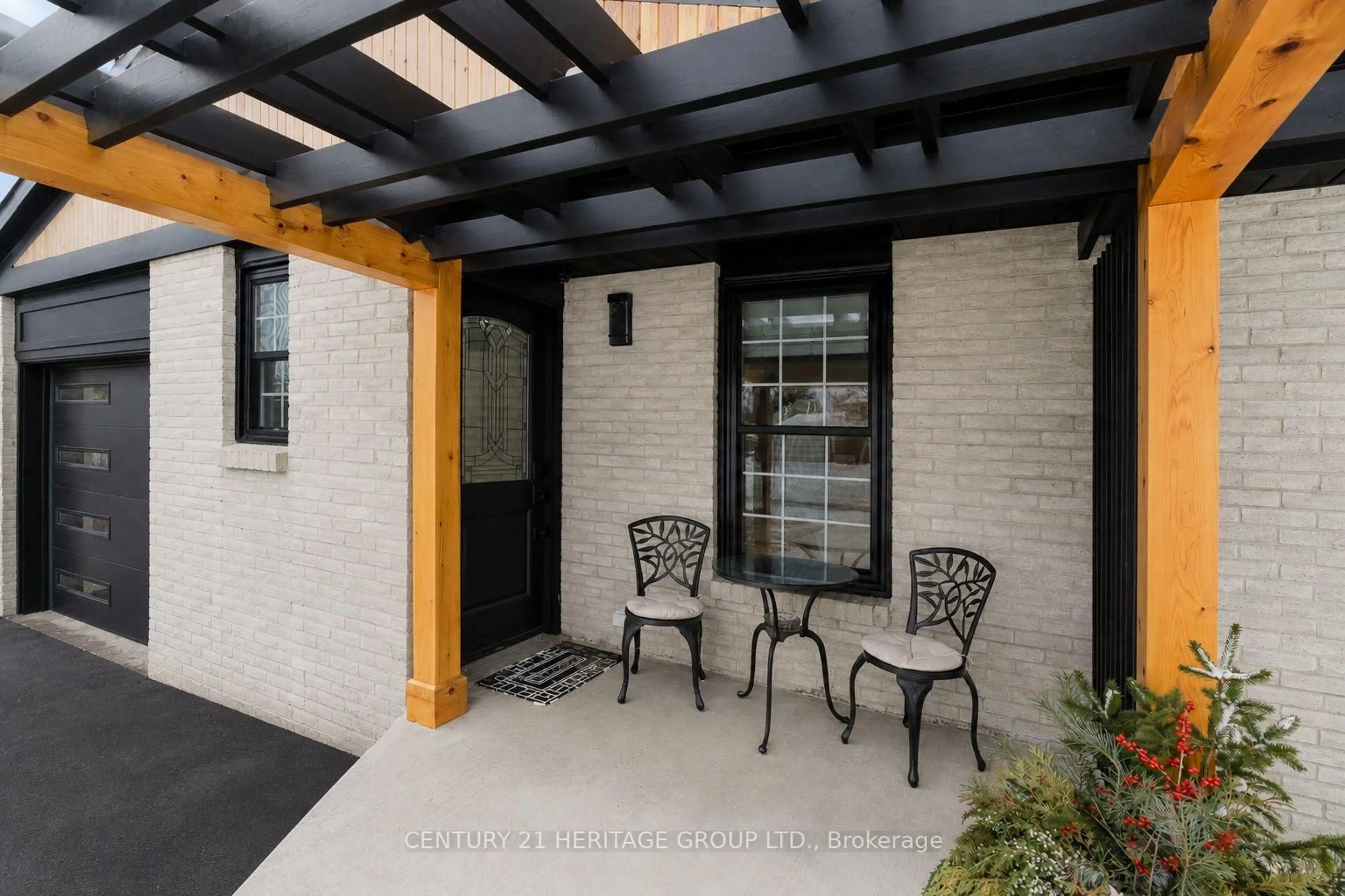 Patio, street for 7 Crawford Circ, New Tecumseth Ontario L0G 1A0