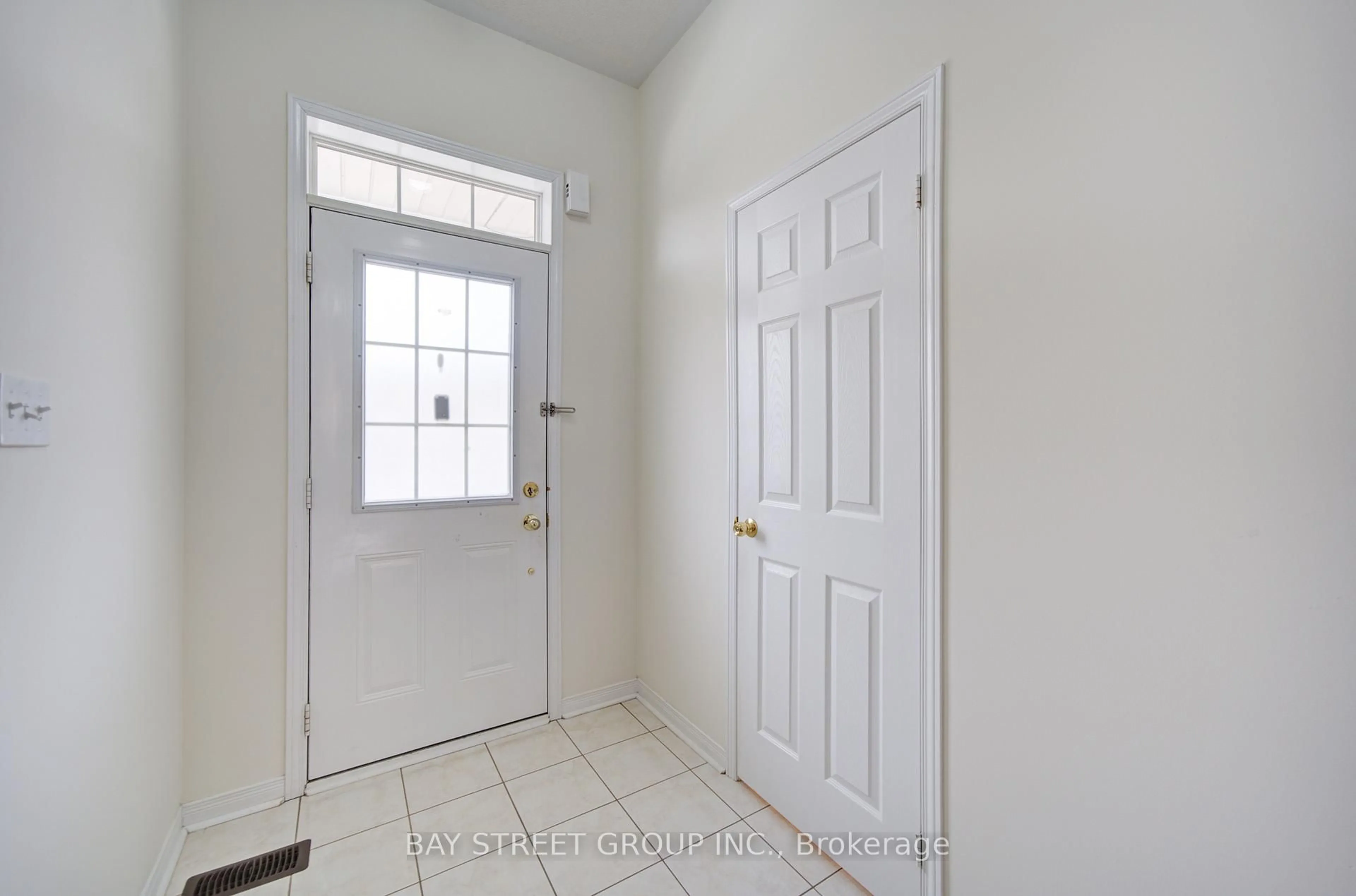 Indoor entryway for 82 Coleluke Lane, Markham Ontario L3S 0B7