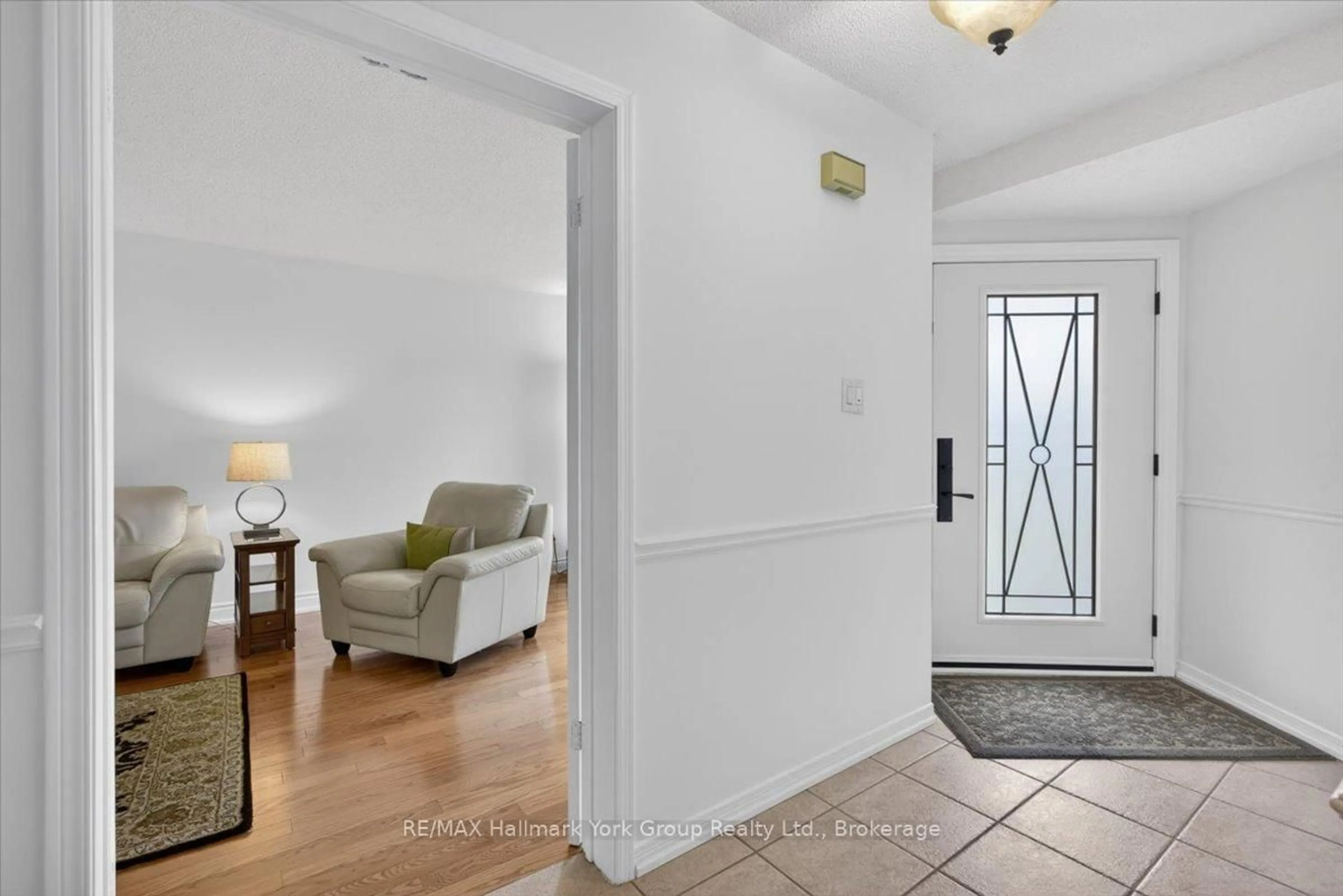 Indoor entryway for 50 Mcleod Dr, Aurora Ontario L4G 5E8