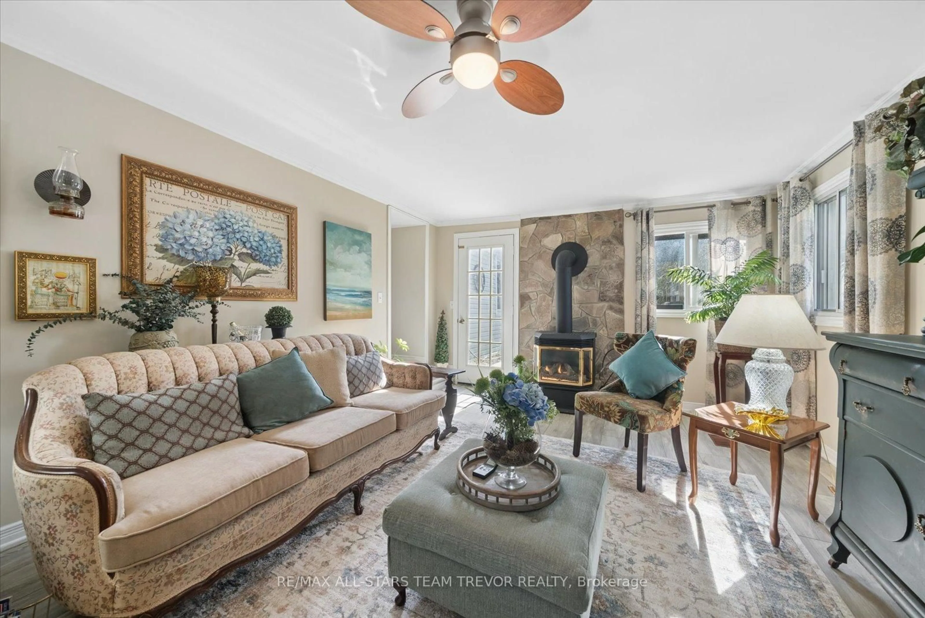 Living room with furniture, ceramic/tile floor for 24082 Warden Ave, Georgina Ontario L4P 3E9