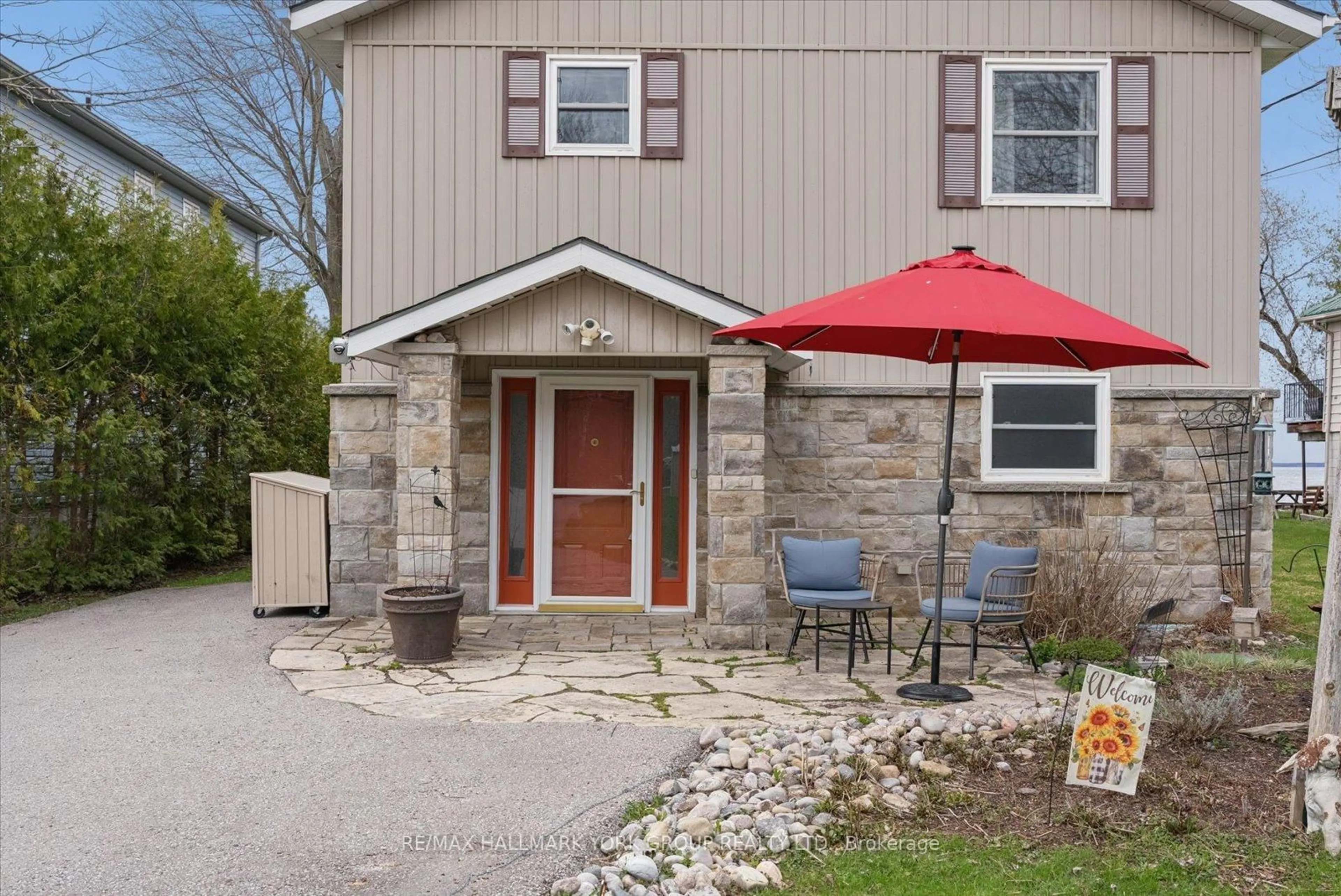 Patio, street for 168 Irving Dr, Georgina Ontario L0E 1L0