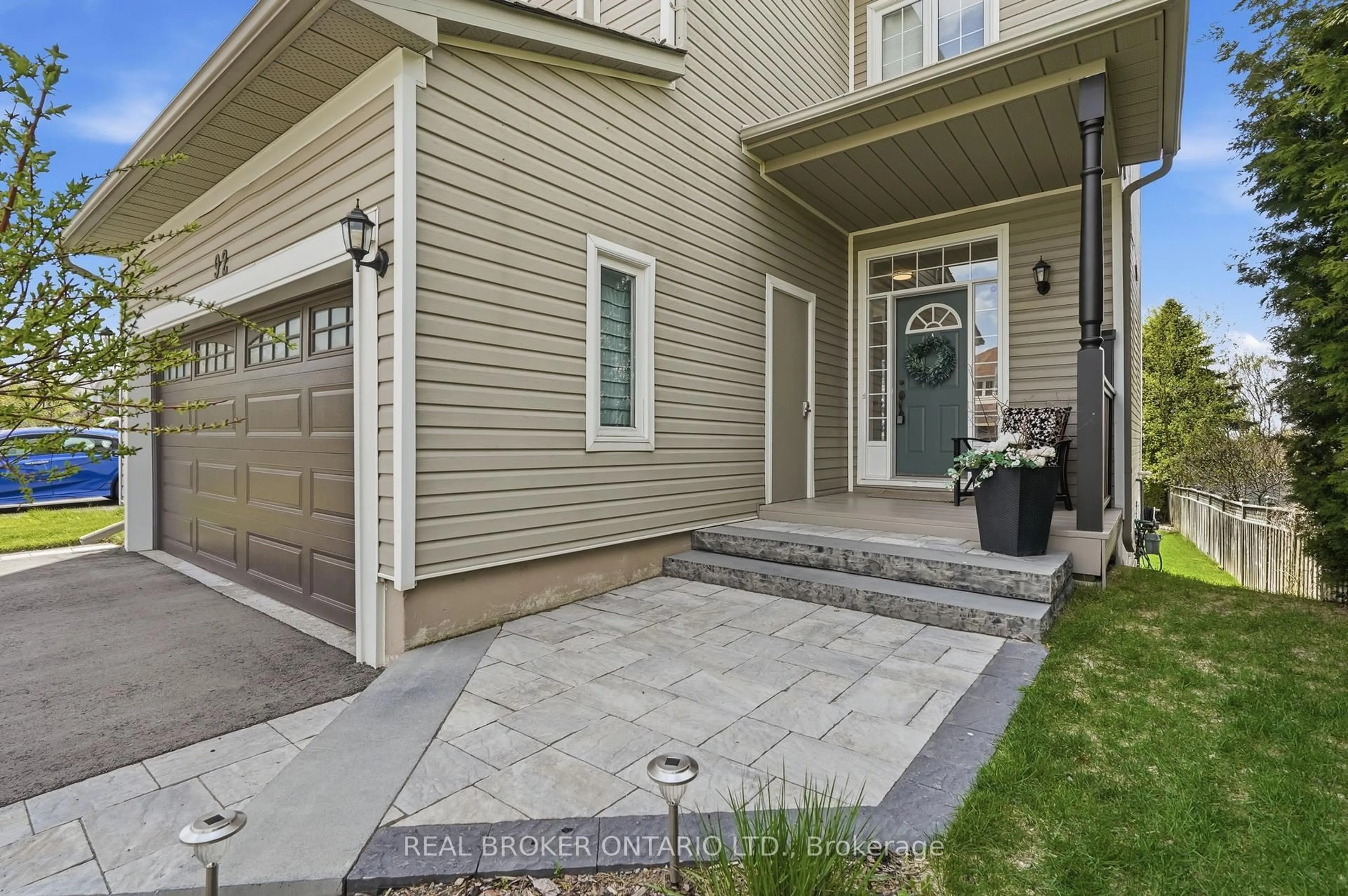 Unknown for 92 Mainprize Cres, East Gwillimbury Ontario L0G 1M0