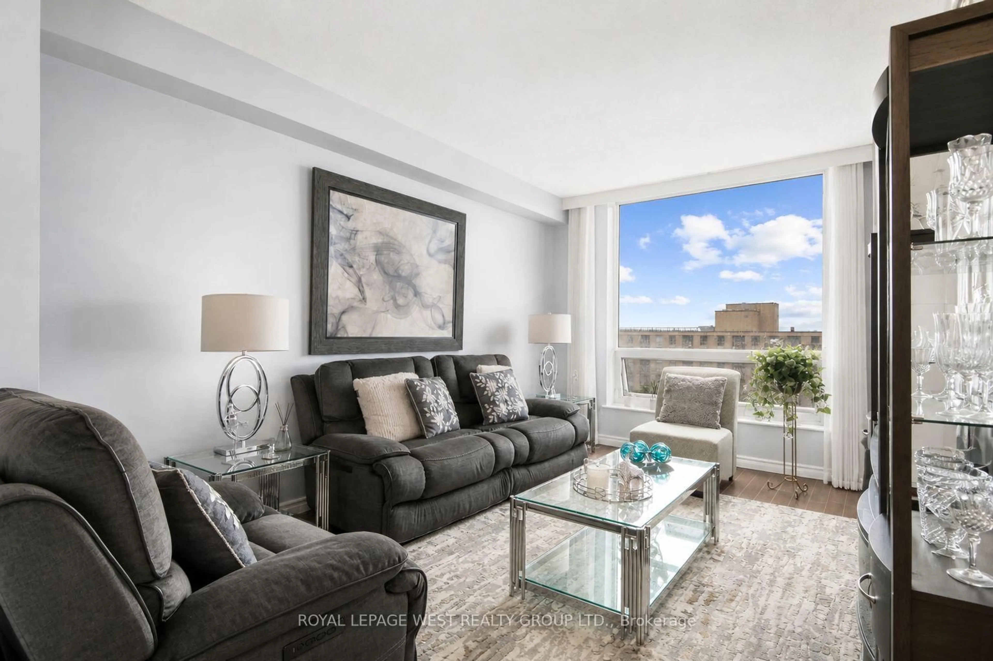 Living room with furniture, unknown for 326 Major Mackenzie Dr #805, Richmond Hill Ontario L4C 8T4