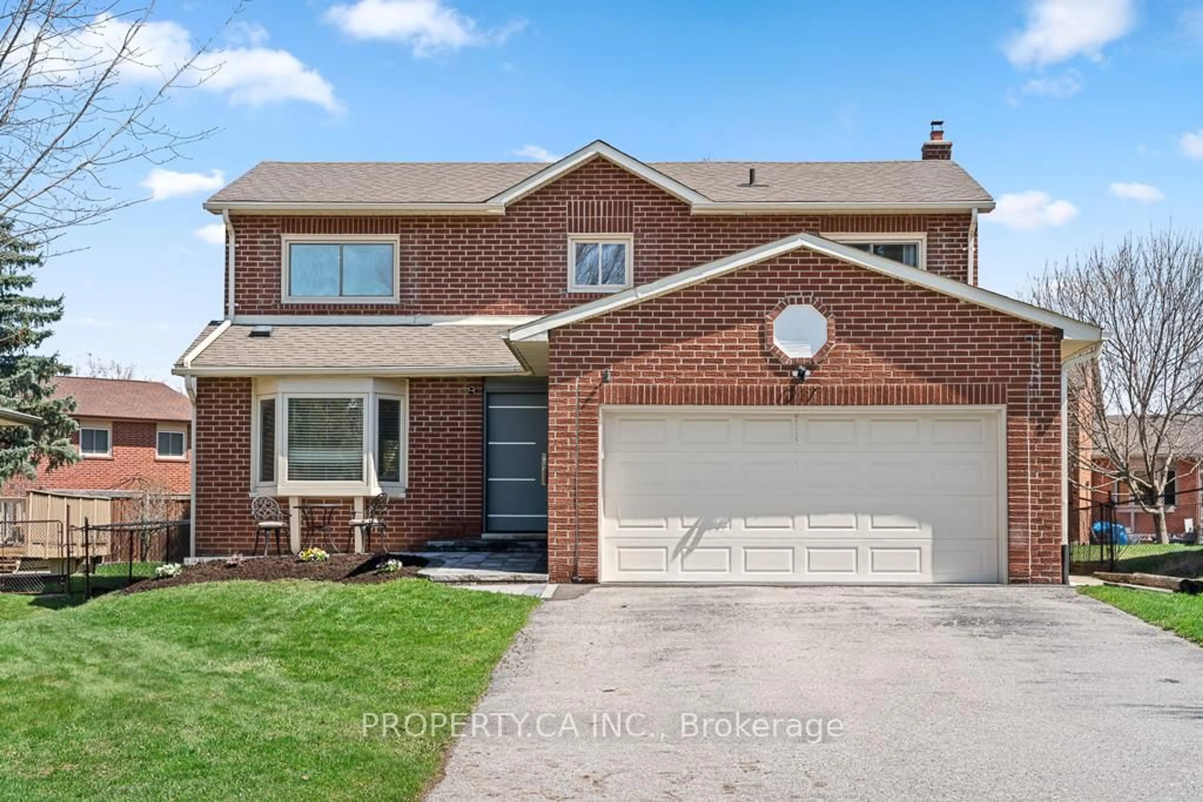 Home with brick exterior material, street for 217 Hampton Crt, Newmarket Ontario L3Y 6J5