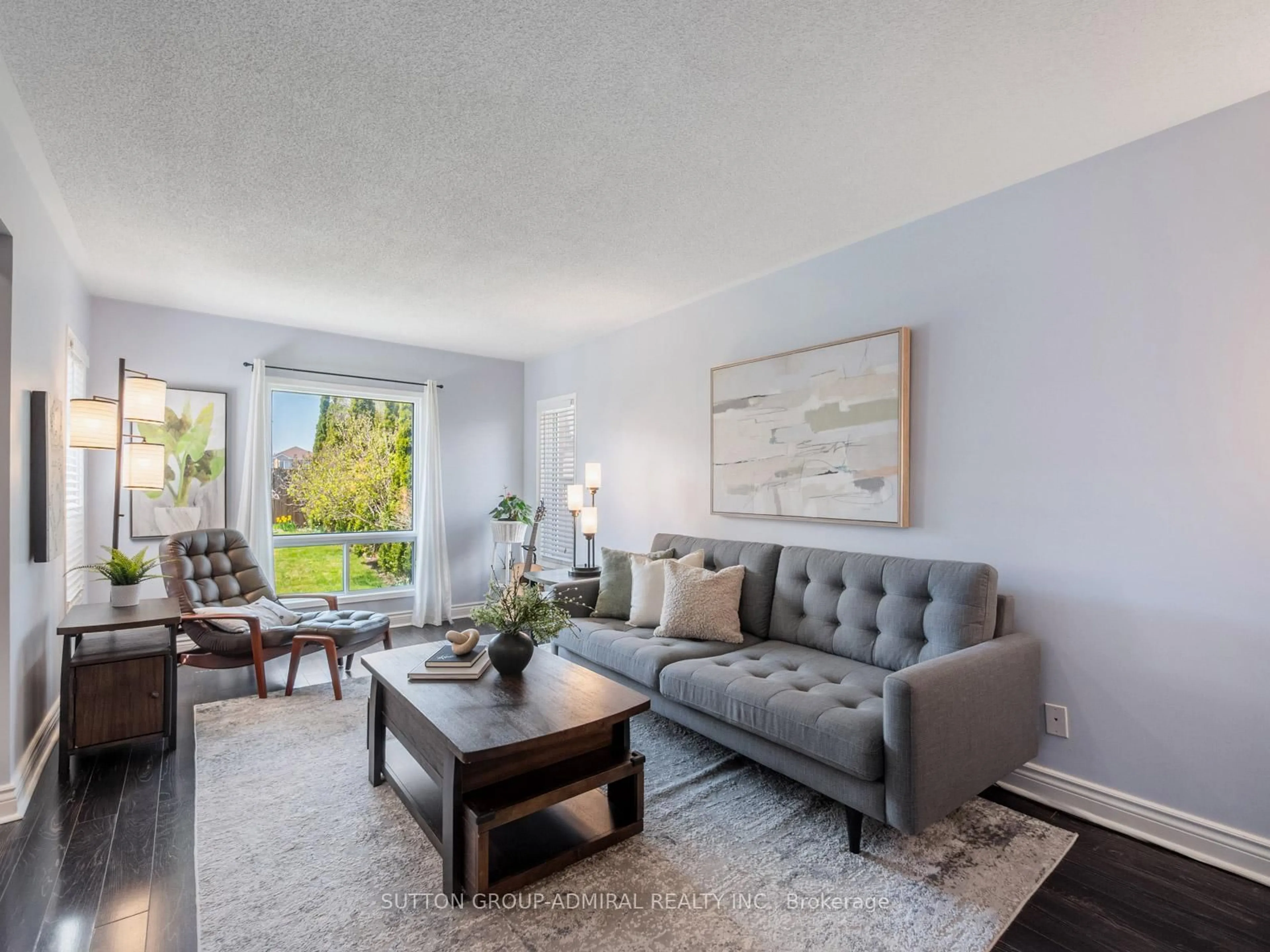 Living room with furniture, unknown for 52 Longview Dr, Bradford West Gwillimbury Ontario L3Z 2H3