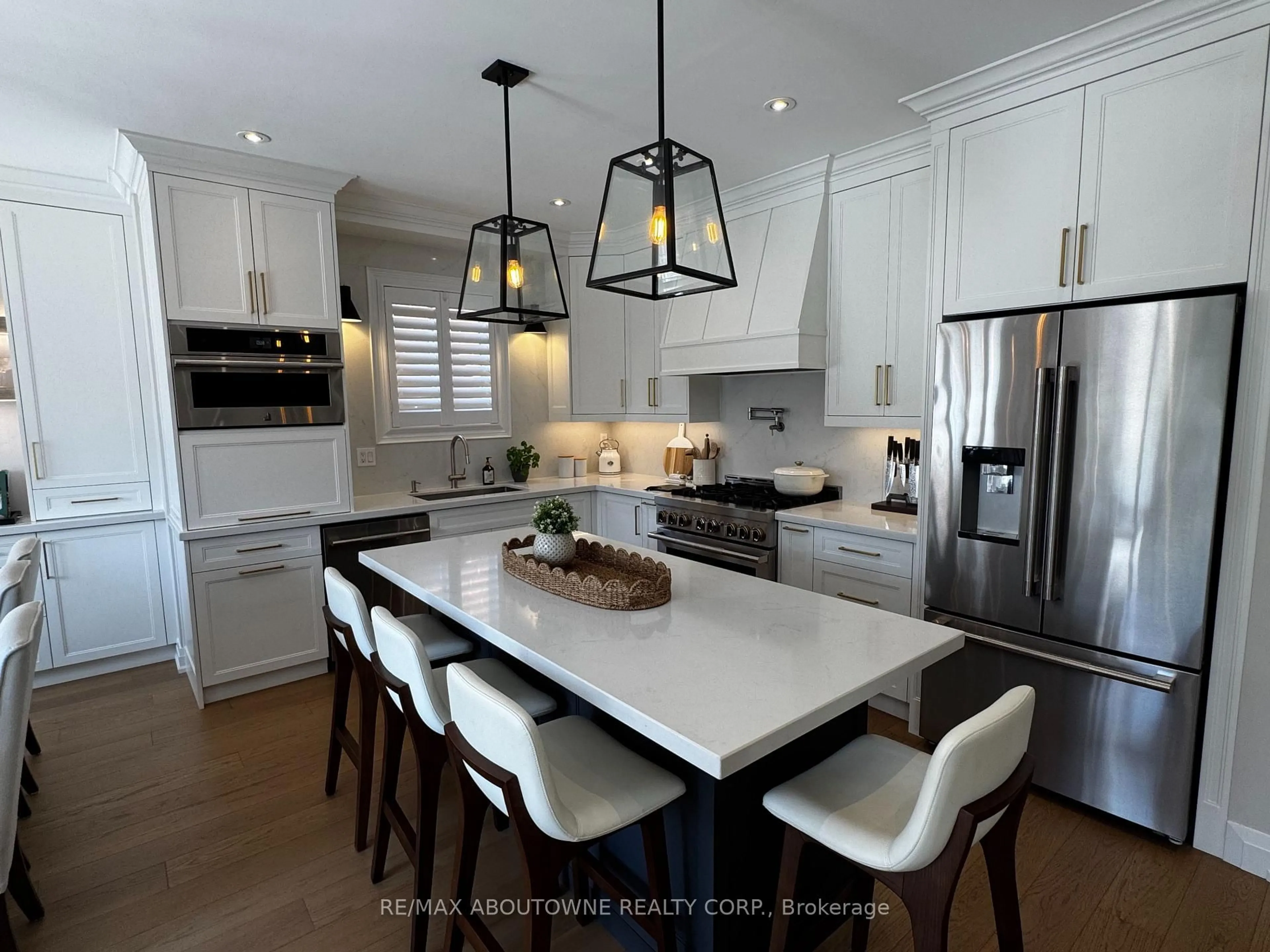 Contemporary kitchen, unknown for 85 Earl Stewart Dr, Aurora Ontario L4G 7P4