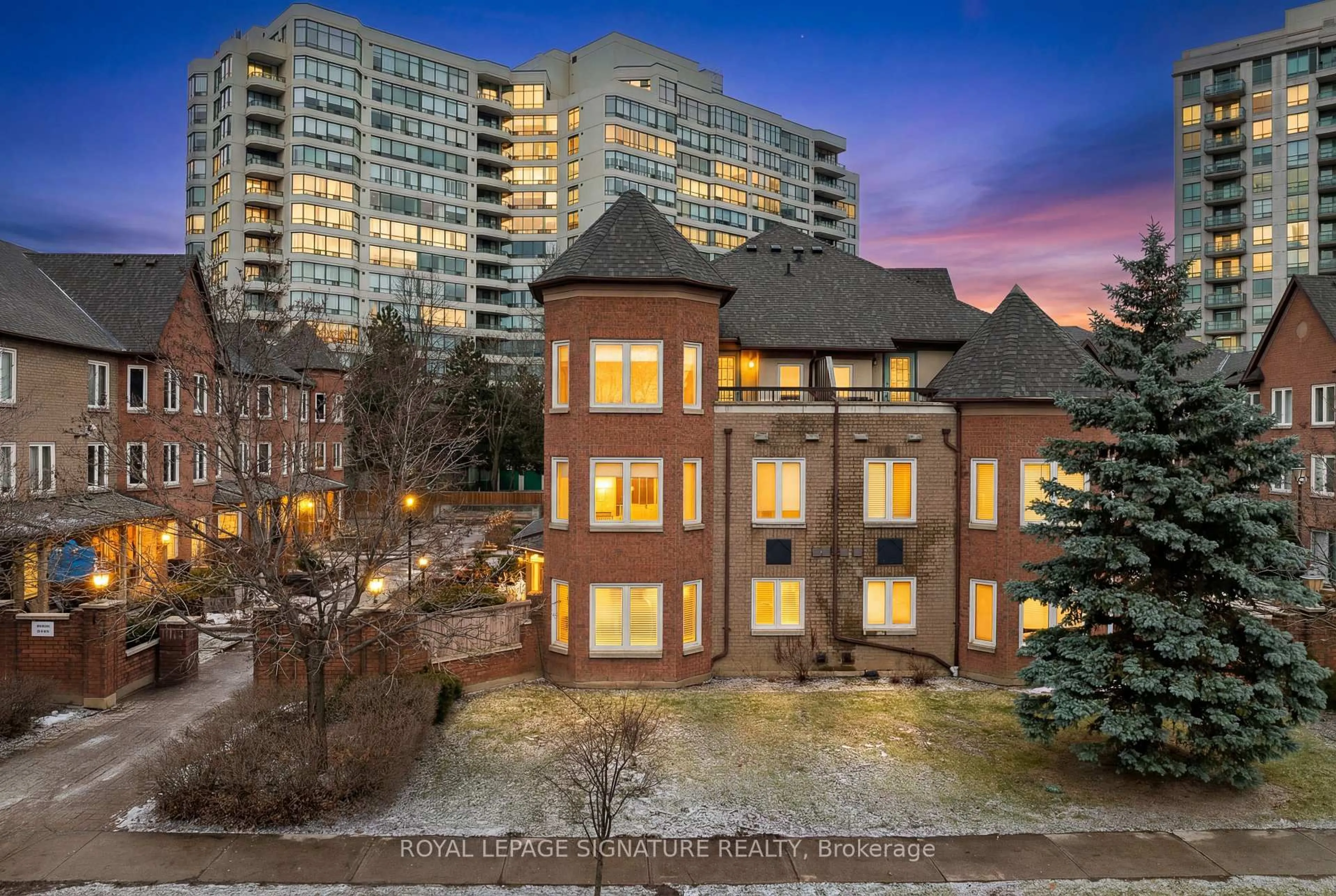 A pic from outside/outdoor area/front of a property/back of a property/a pic from drone, city buildings view from balcony for 735 New Westminster Dr #59, Vaughan Ontario L4J 7Y9