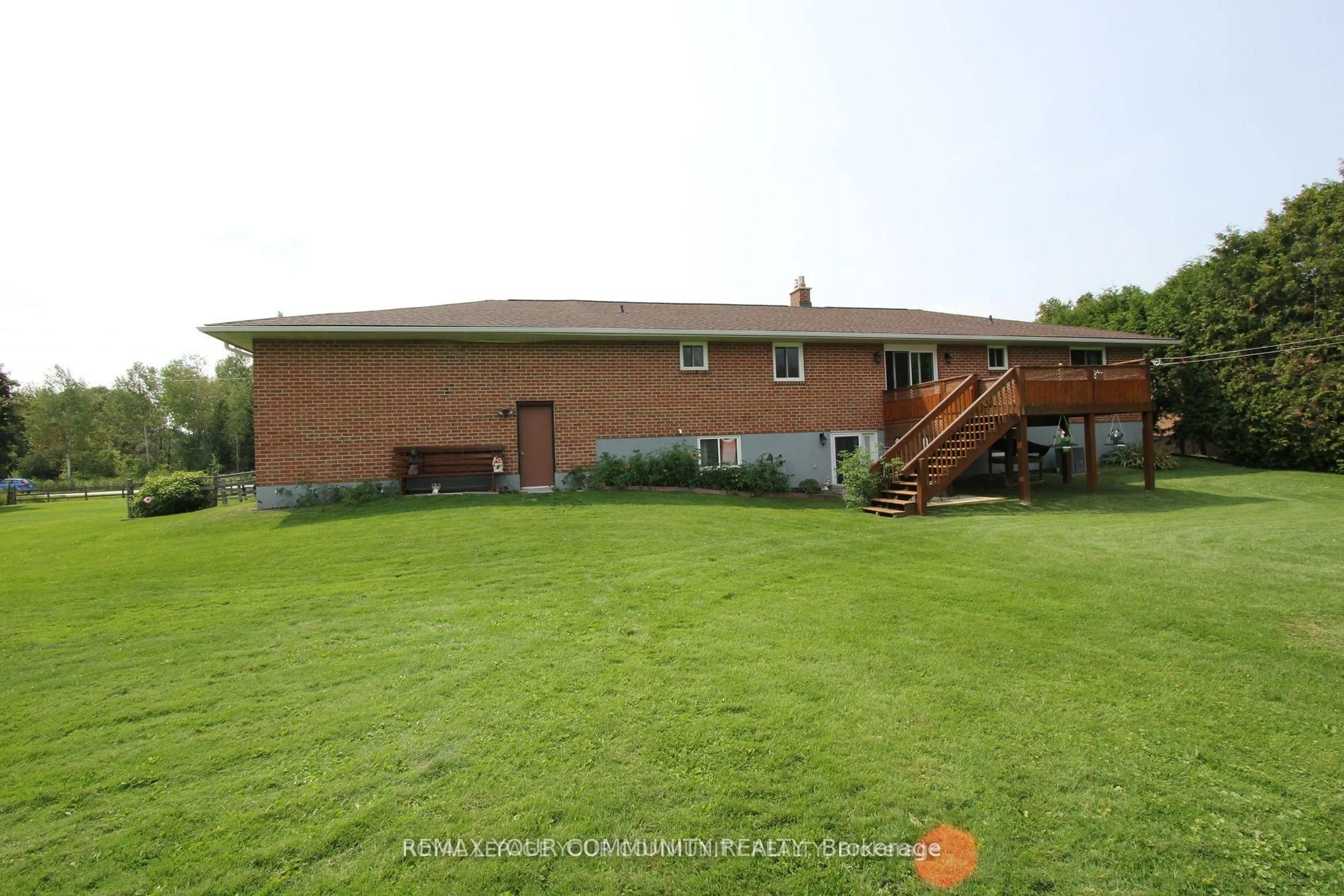 Home with brick exterior material, unknown for 20161 Bathurst St, East Gwillimbury Ontario L9N 1N3