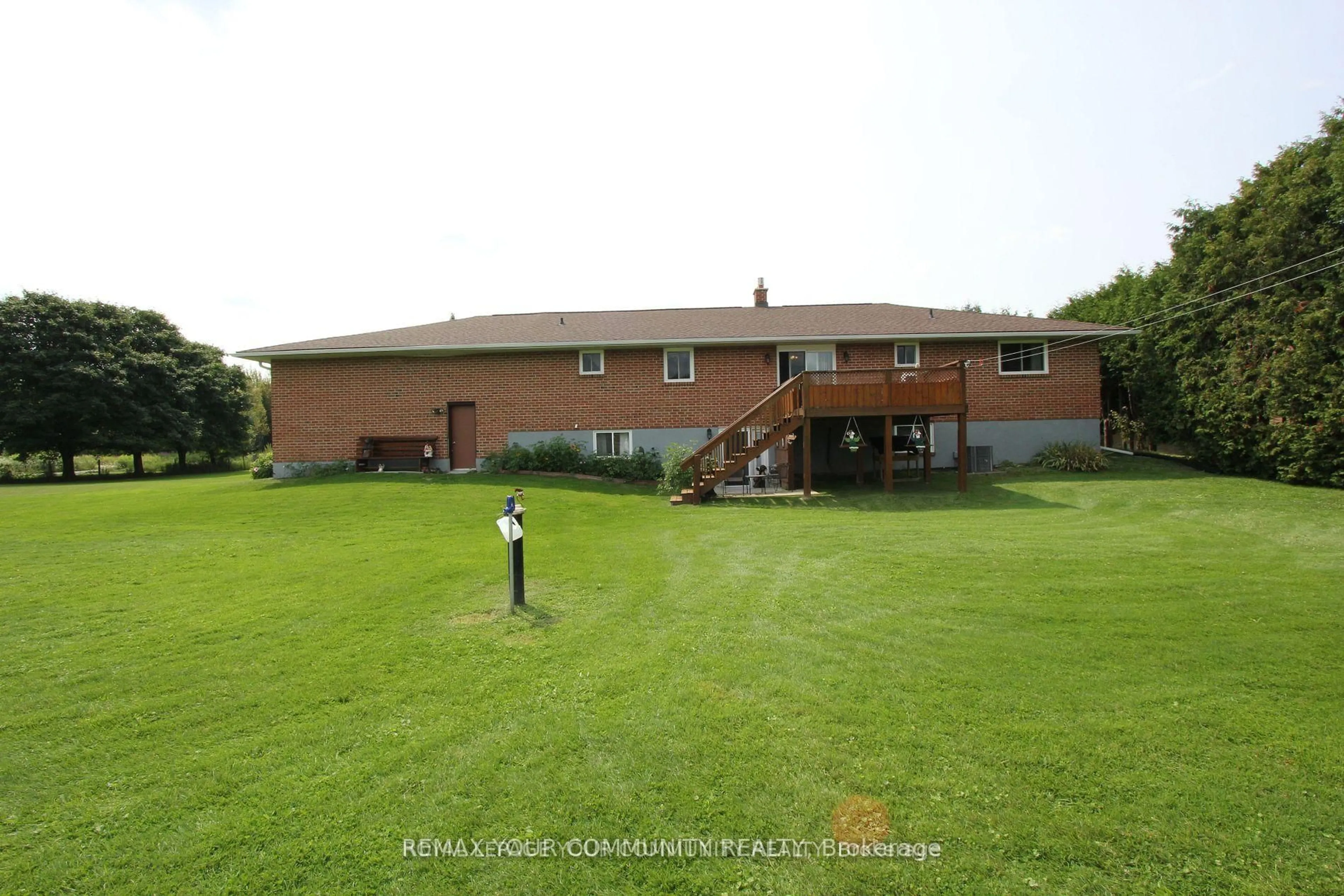 A pic from outside/outdoor area/front of a property/back of a property/a pic from drone, water/lake/river/ocean view for 20161 Bathurst St, East Gwillimbury Ontario L9N 1N3
