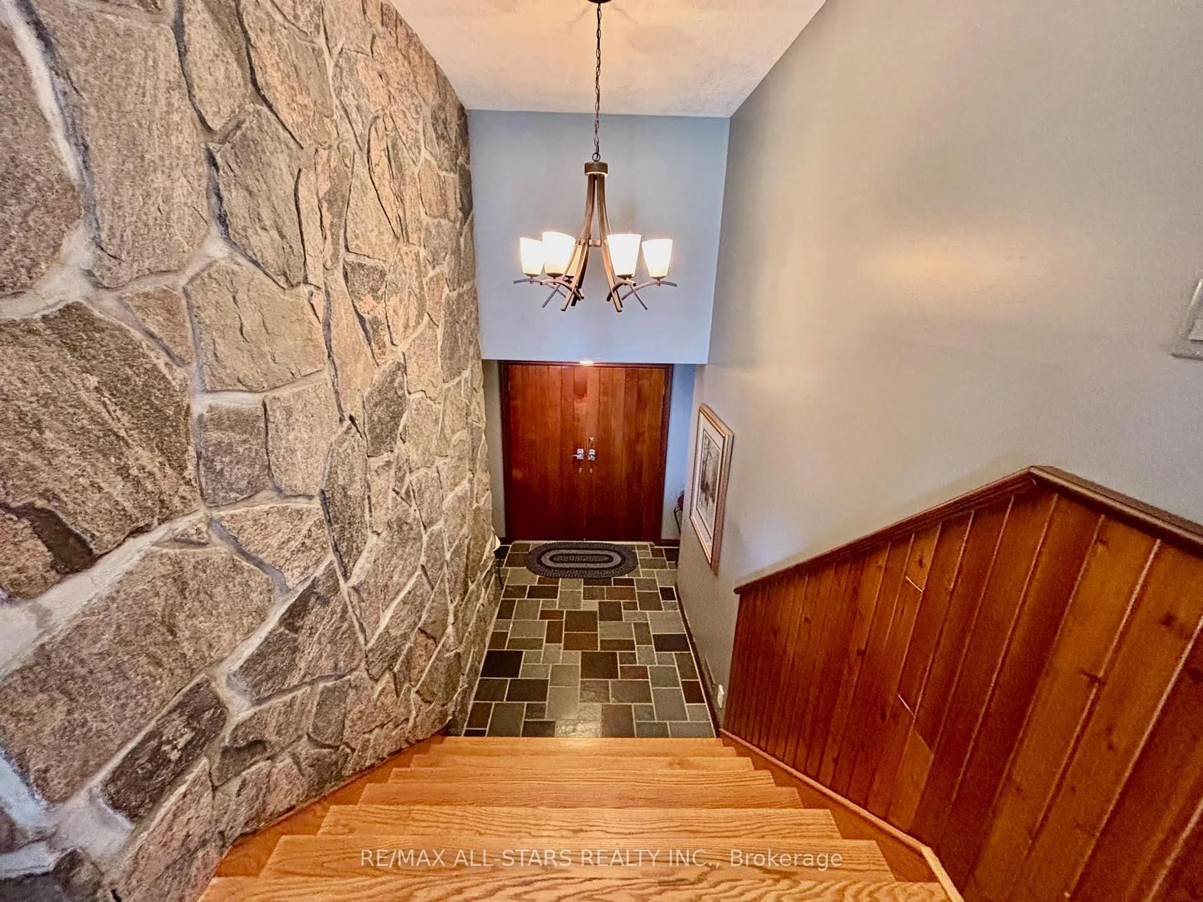 Indoor entryway for 1374 Brock St, Brock Ontario L0E 1N0