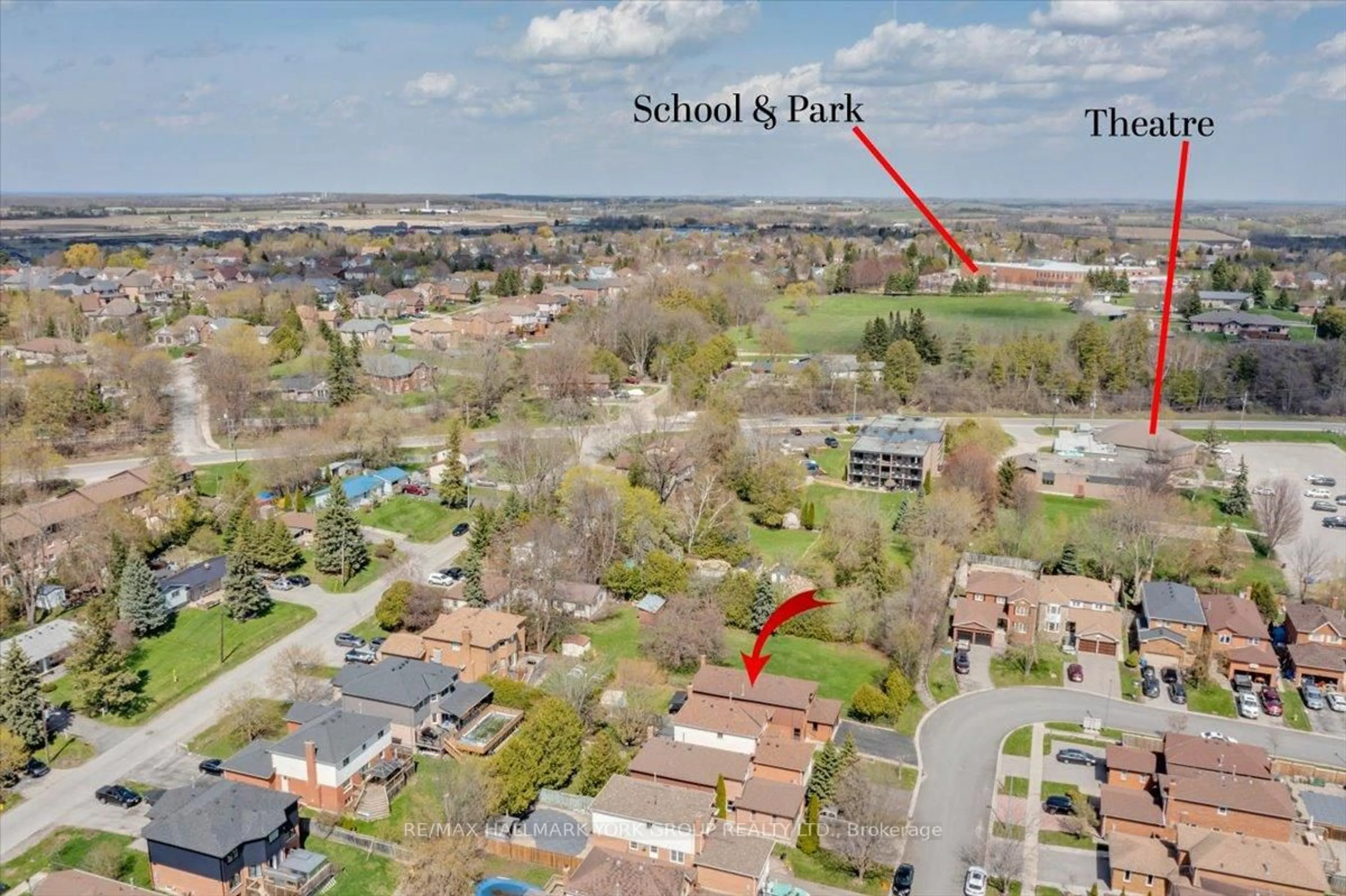 A pic from outside/outdoor area/front of a property/back of a property/a pic from drone, street for 20 Sunbird Blvd, Georgina Ontario L4P 3R9