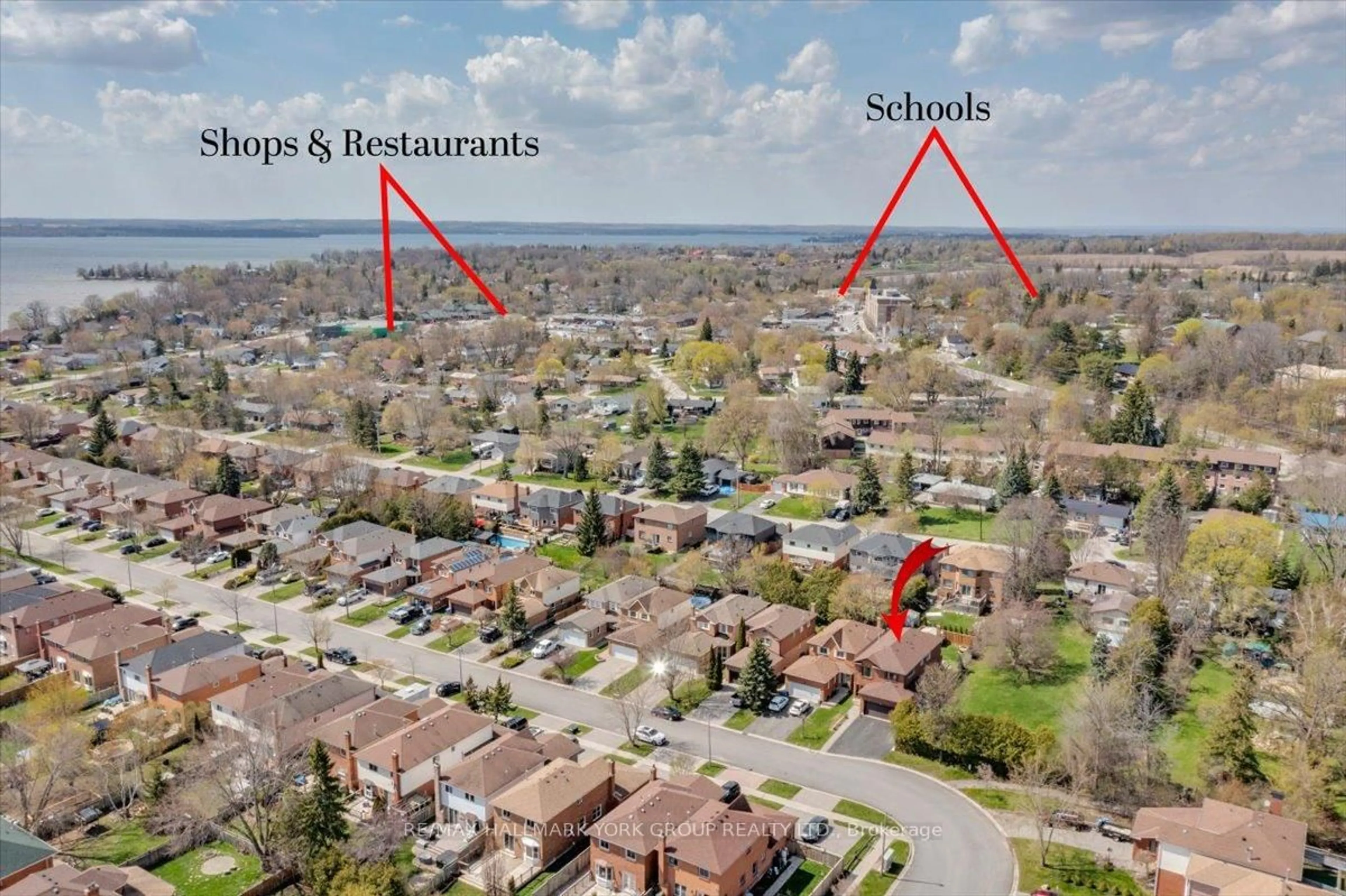 A pic from outside/outdoor area/front of a property/back of a property/a pic from drone, street for 20 Sunbird Blvd, Georgina Ontario L4P 3R9