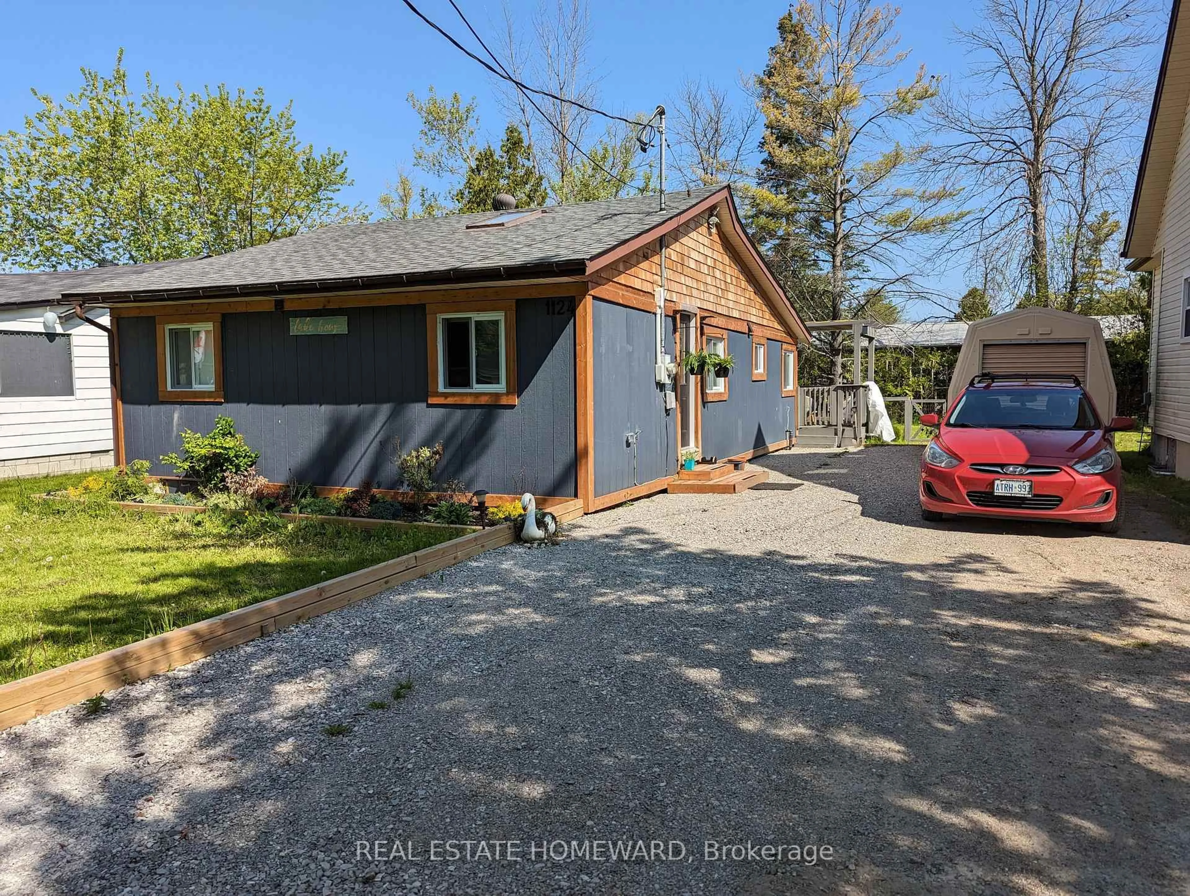 A pic from outside/outdoor area/front of a property/back of a property/a pic from drone, street for 1124 Stoney Point Rd, Innisfil Ontario L0L 1W0