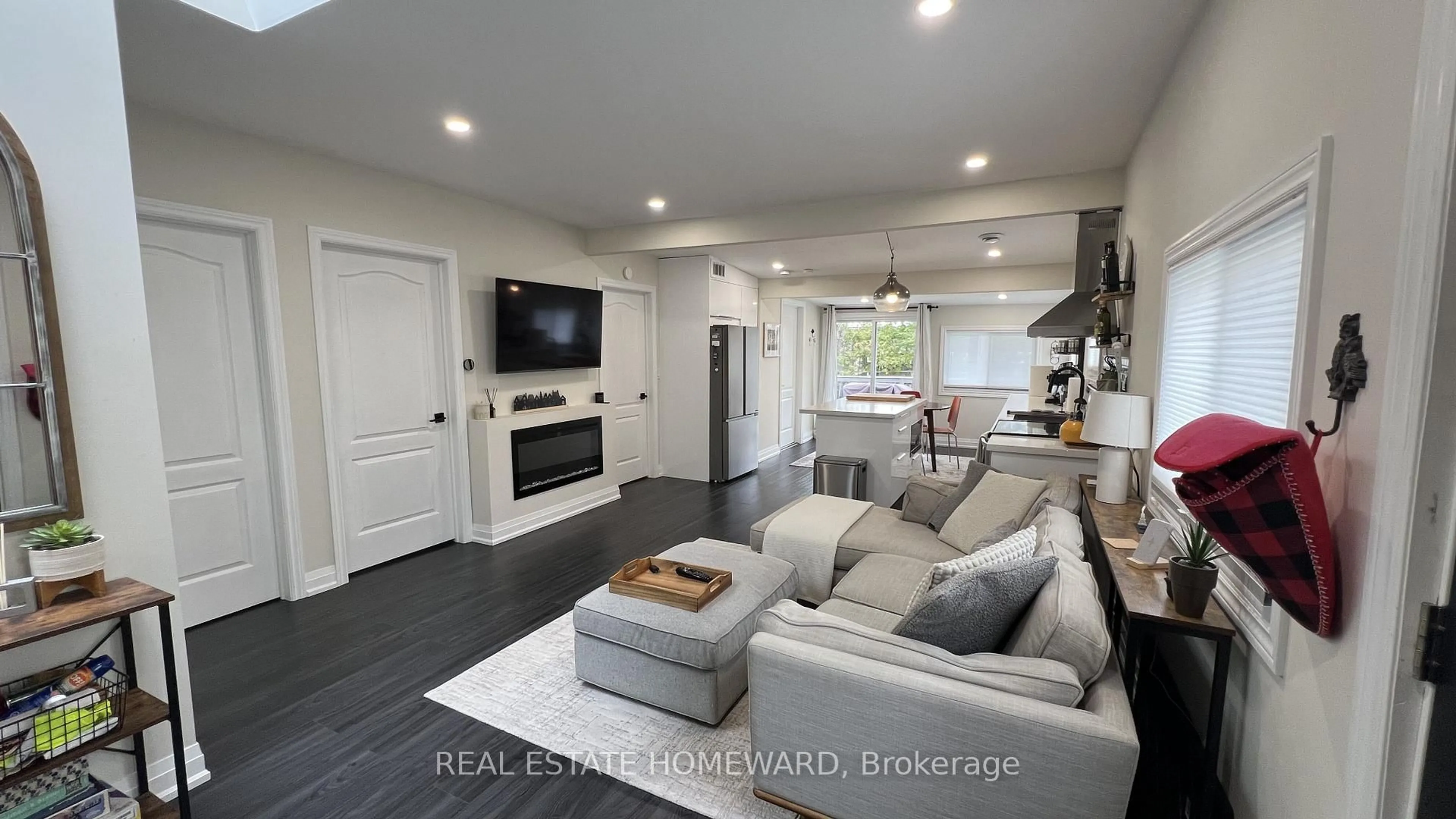 Living room with furniture, unknown for 1124 Stoney Point Rd, Innisfil Ontario L0L 1W0