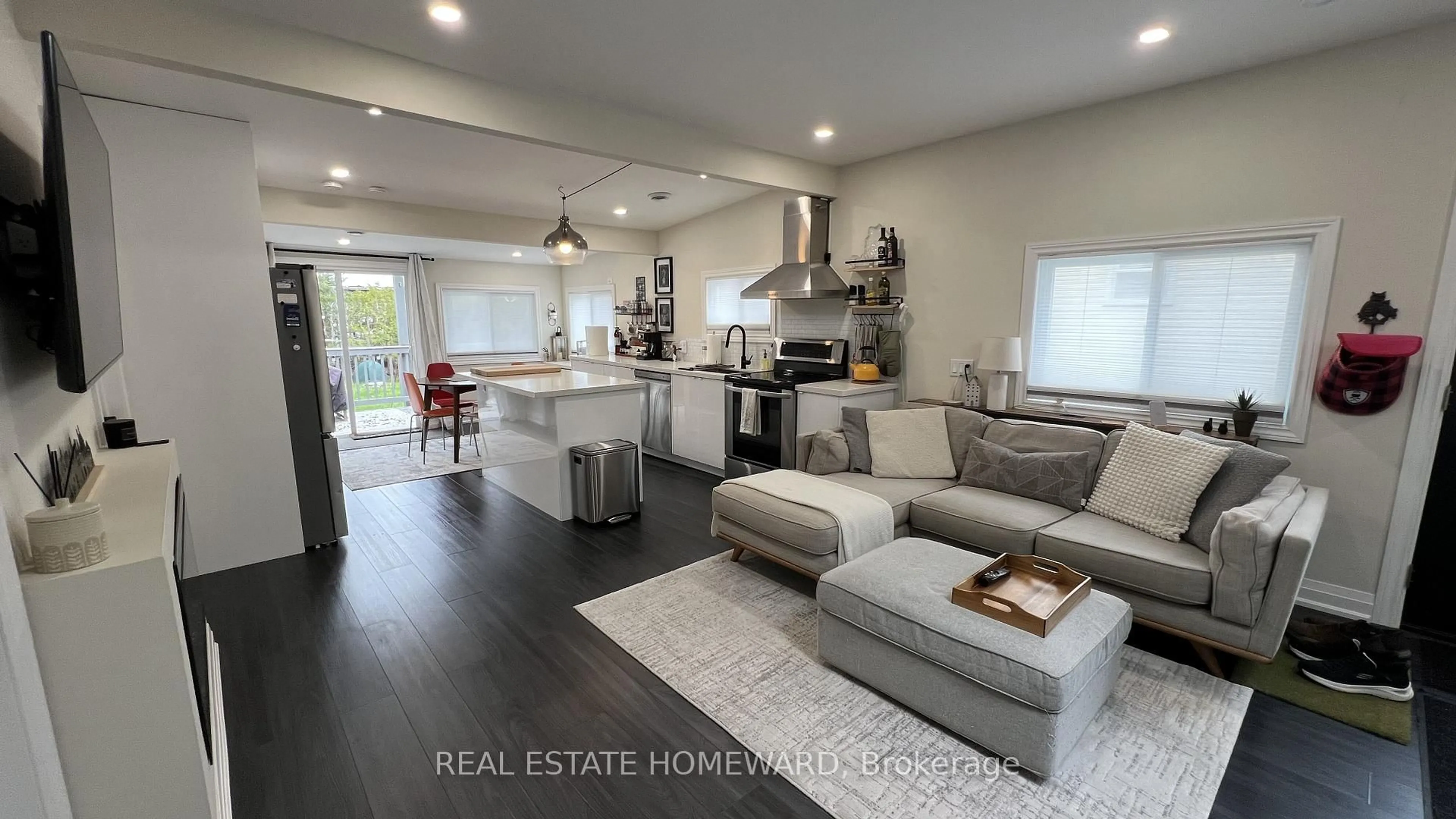 Open concept kitchen, unknown for 1124 Stoney Point Rd, Innisfil Ontario L0L 1W0