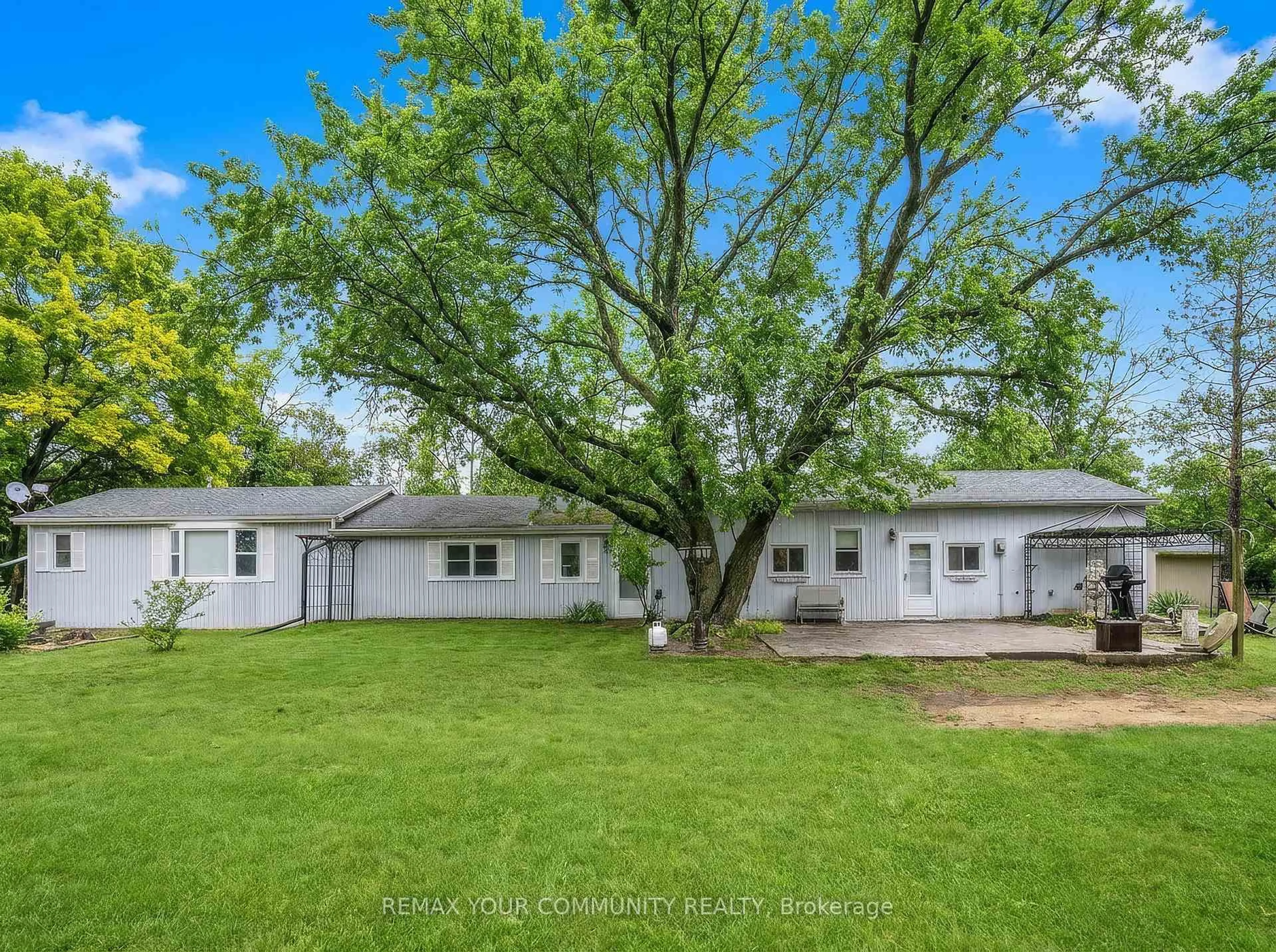 A pic from outside/outdoor area/front of a property/back of a property/a pic from drone, street for 696 Catering Rd, Georgina Ontario L0E 1R0
