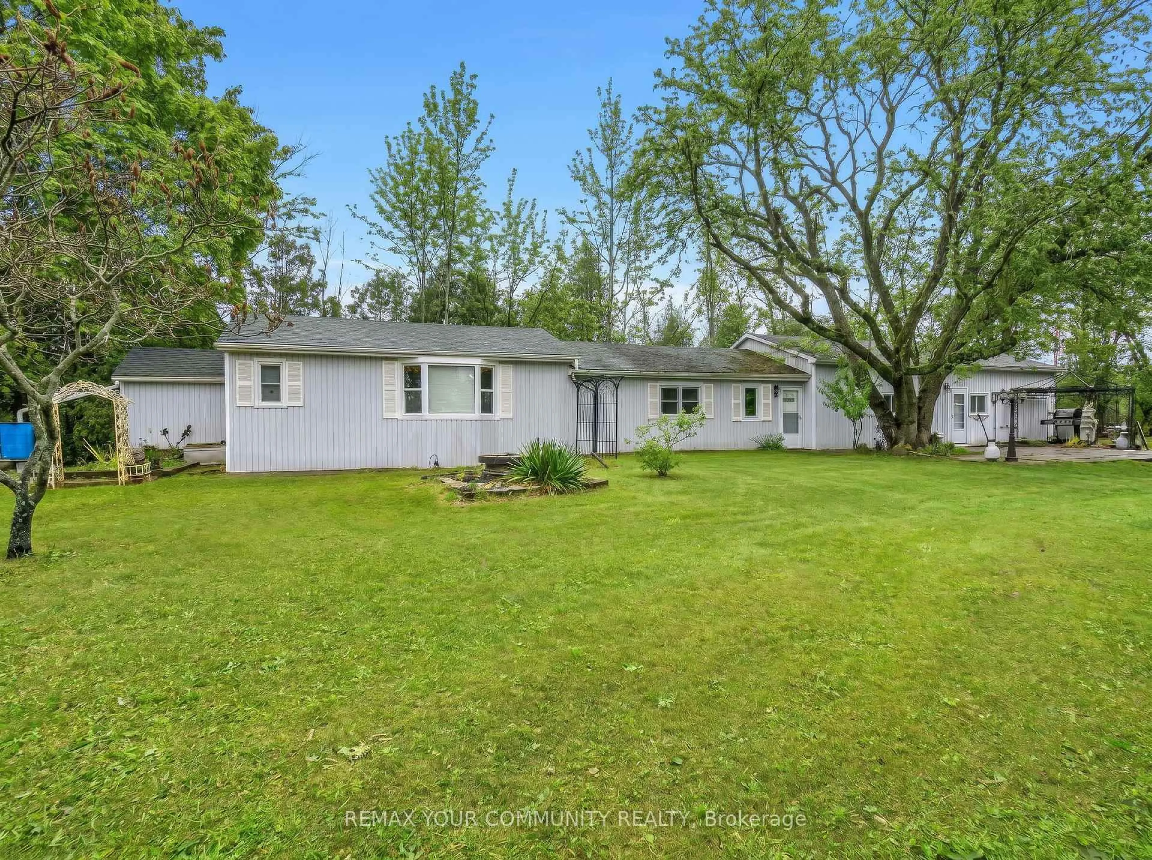 A pic from outside/outdoor area/front of a property/back of a property/a pic from drone, unknown for 696 Catering Rd, Georgina Ontario L0E 1R0