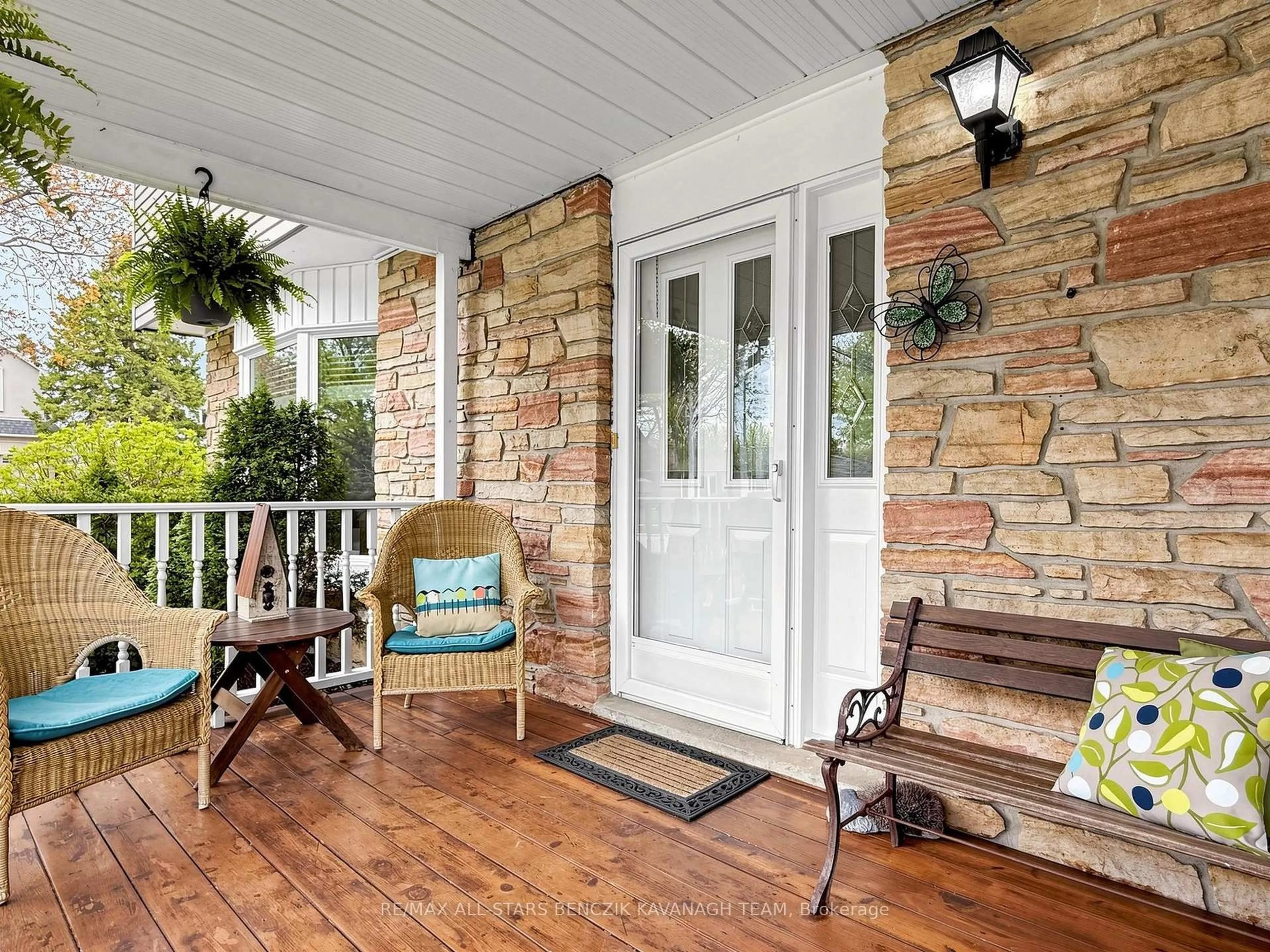 Indoor entryway for 32 Pringle Ave, Markham Ontario L3P 2P4